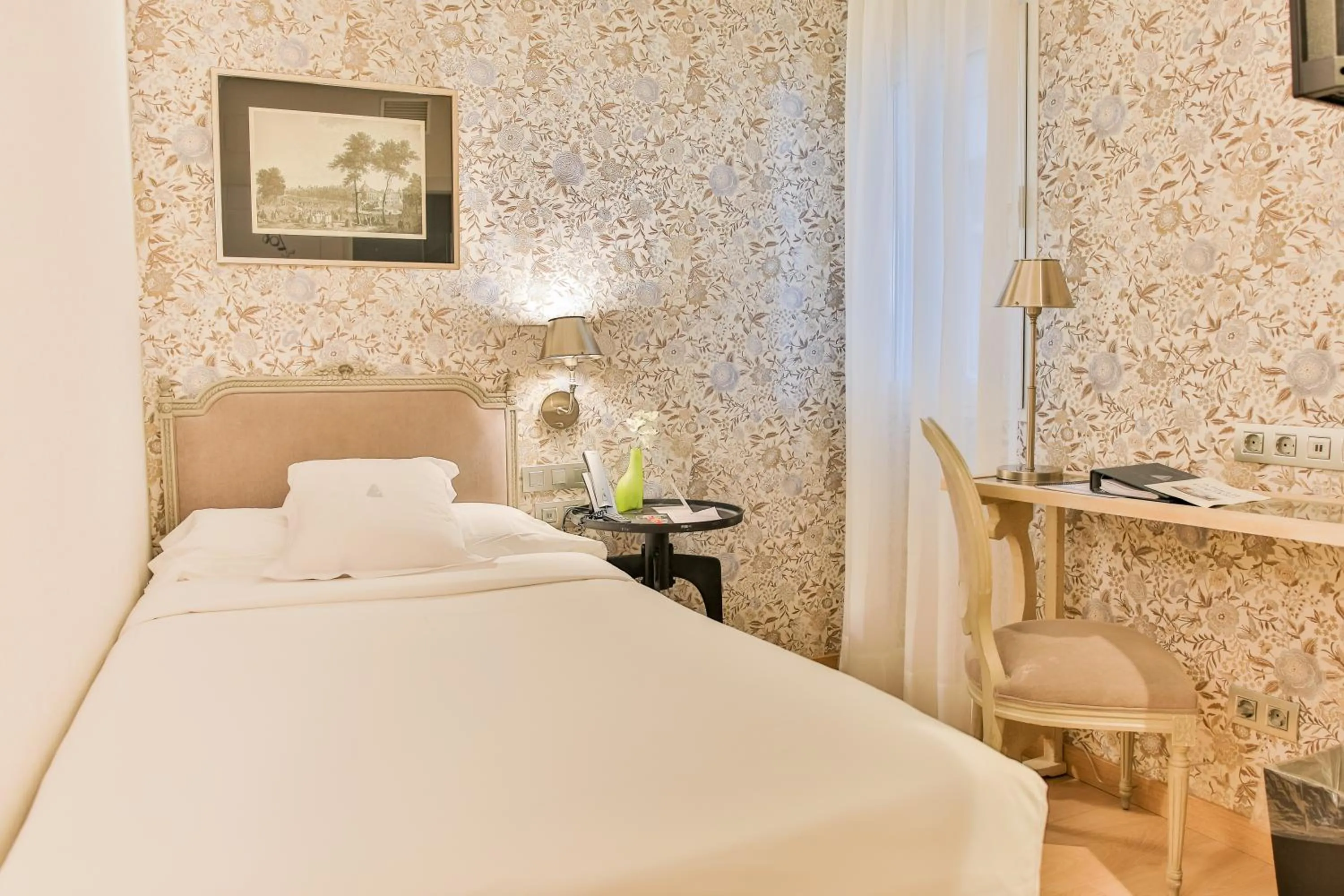 Bedroom, Bed in Hotel Meninas - Boutique Opera