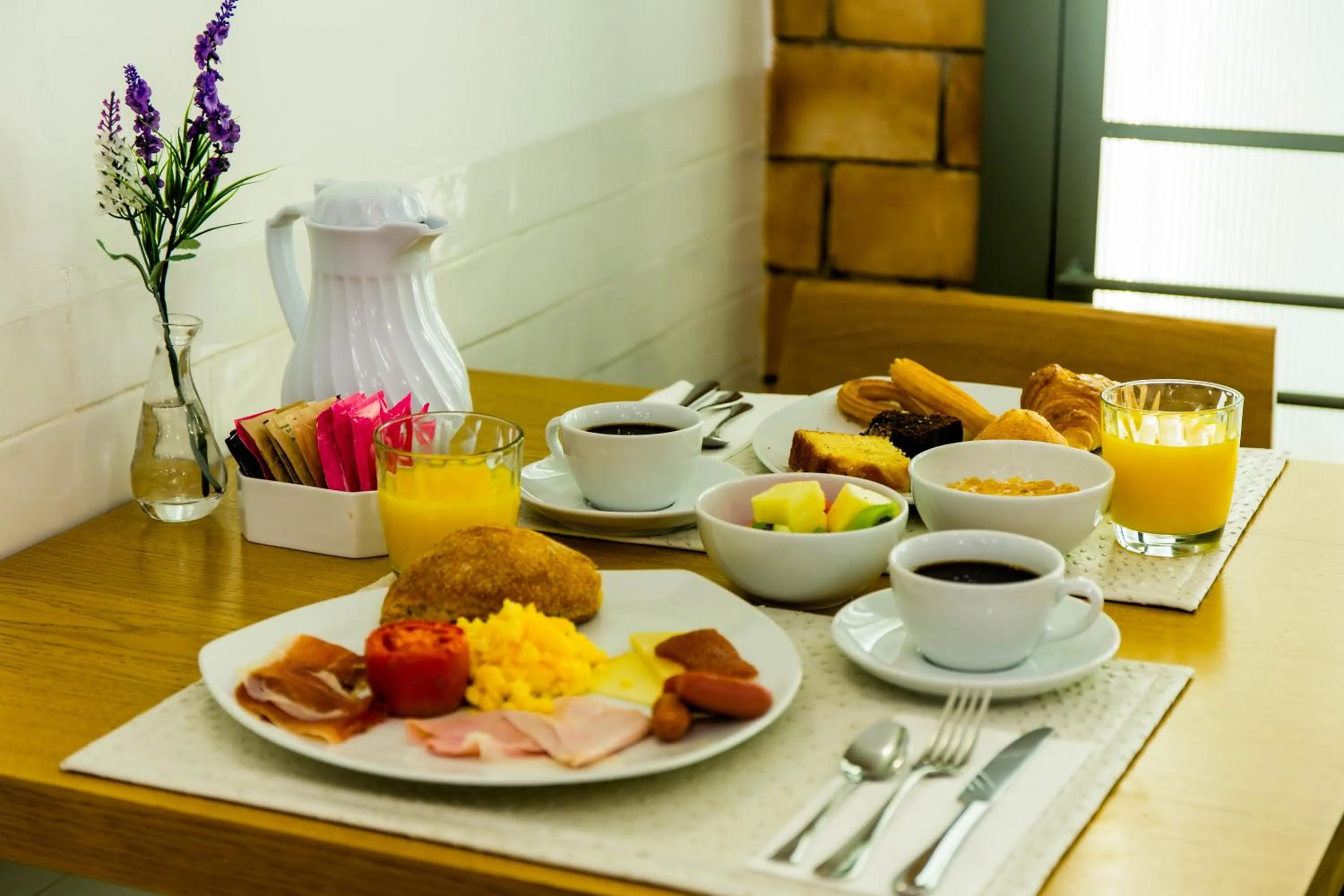 Lounge or bar in Hotel Meninas - Boutique Opera