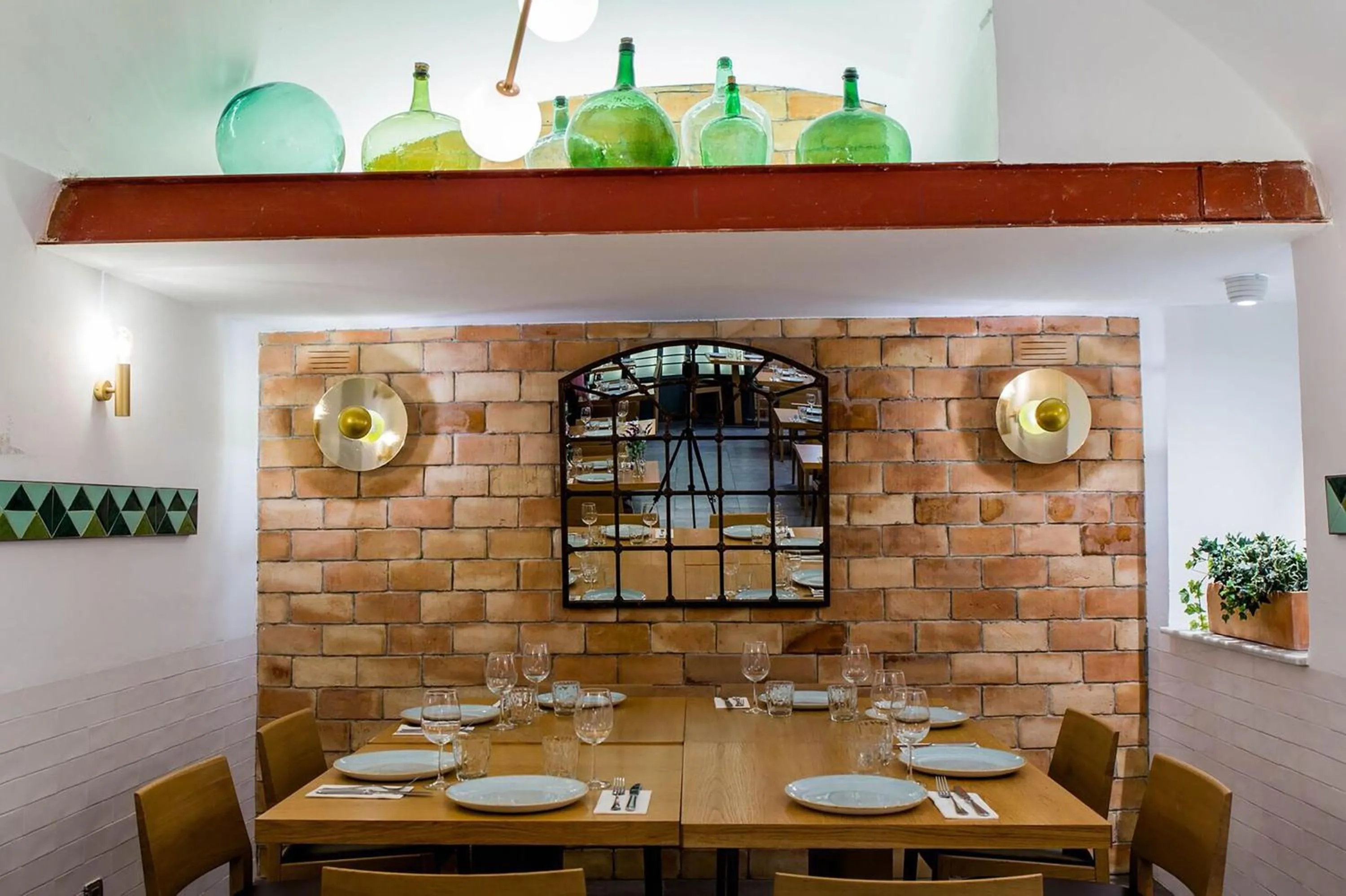 Restaurant/places to eat in Hotel Meninas - Boutique Opera