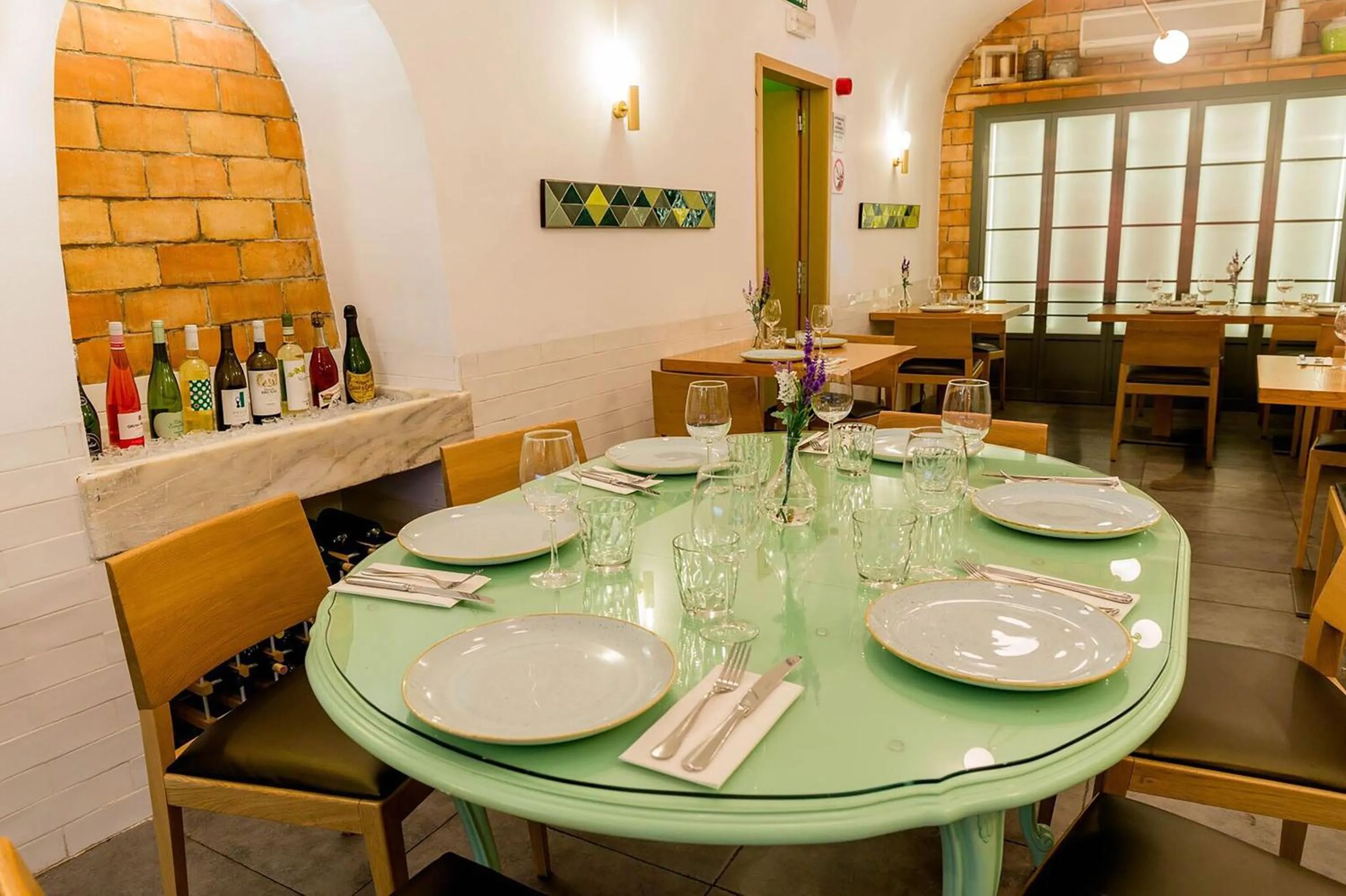 Restaurant/places to eat in Hotel Meninas - Boutique Opera