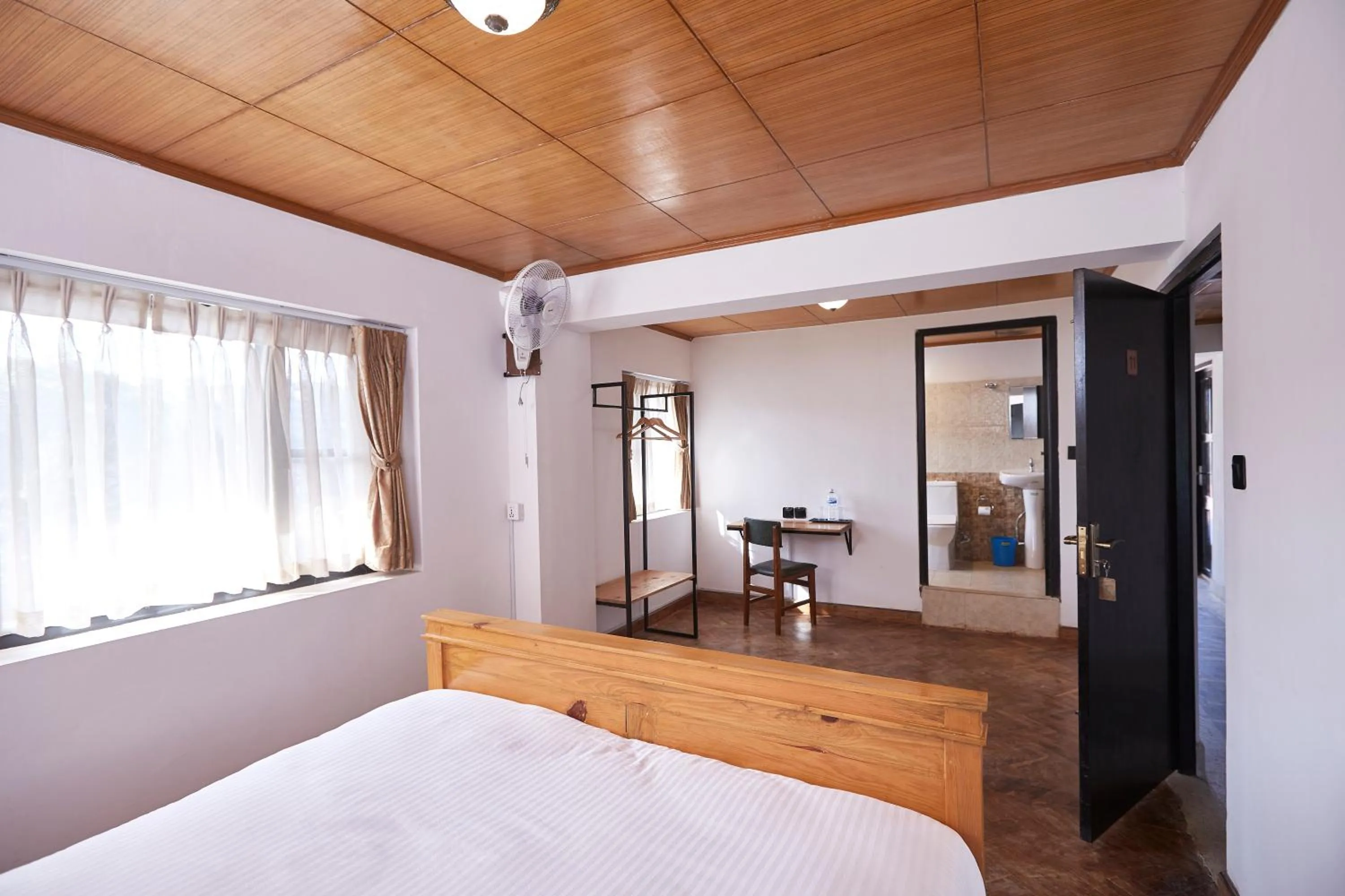 Photo of the whole room, Bed in Himalayan Hideaway
