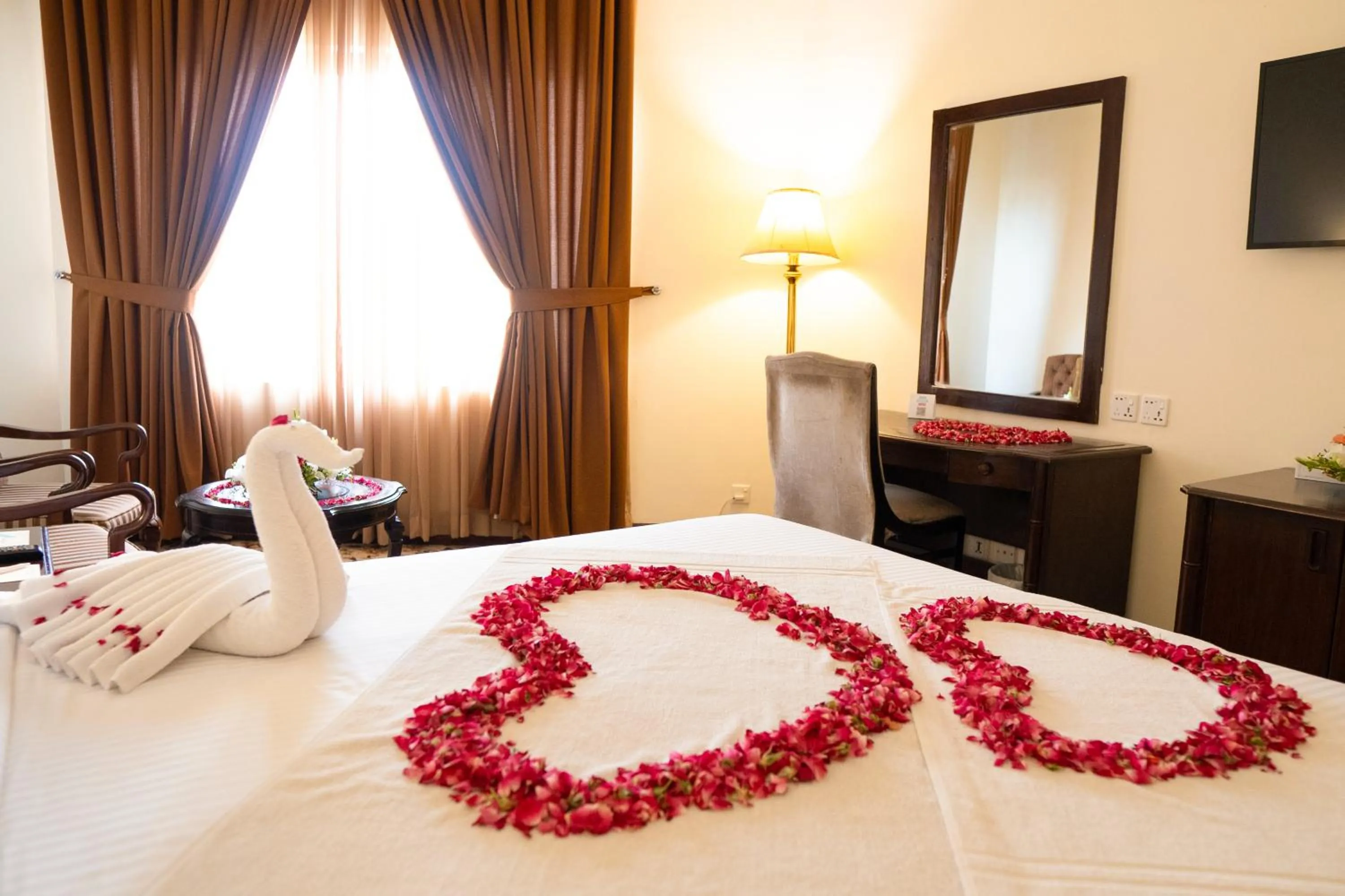 Bed in Hotel Hillview Islamabad