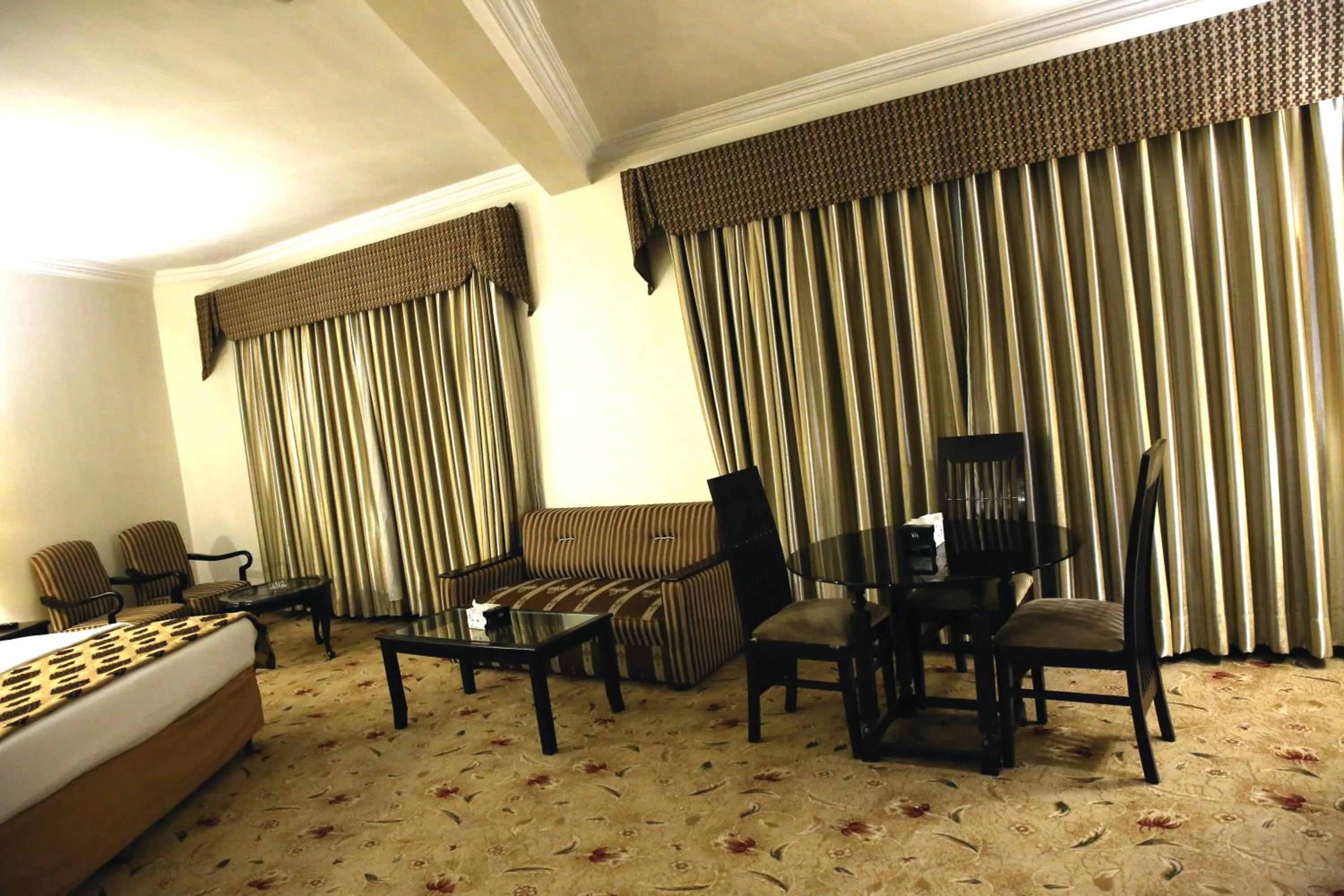 Living room in Hotel Hillview Islamabad