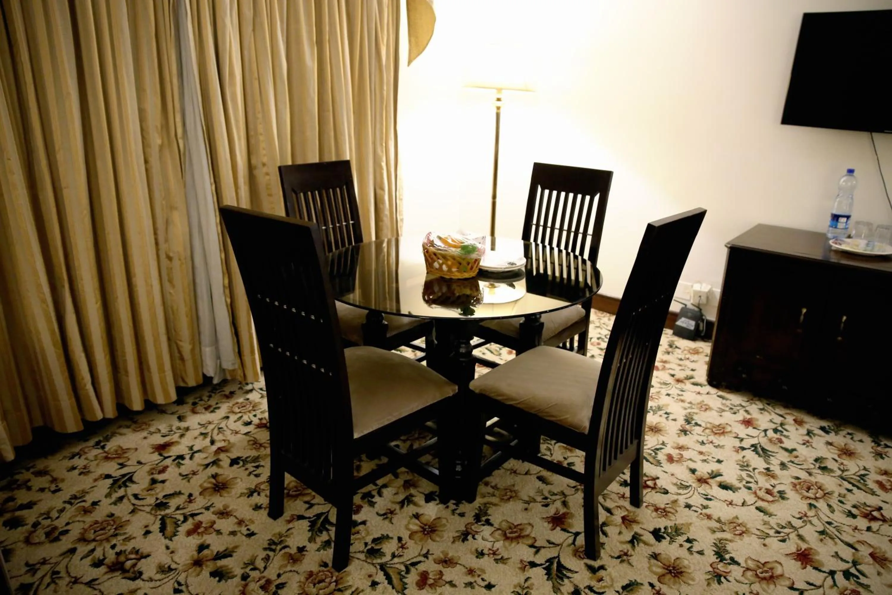 Living room in Hotel Hillview Islamabad