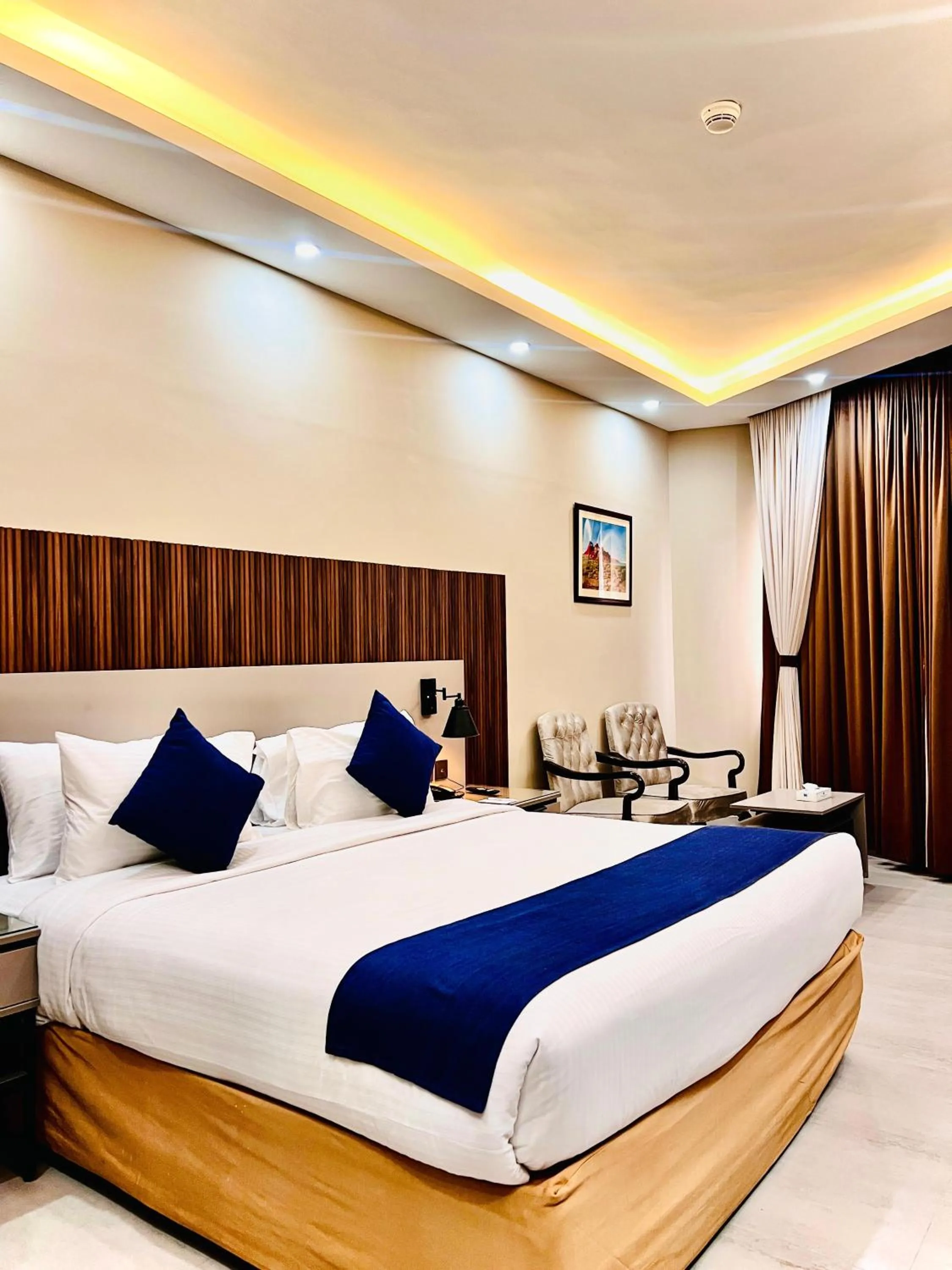 Bed in Hotel Hillview Islamabad