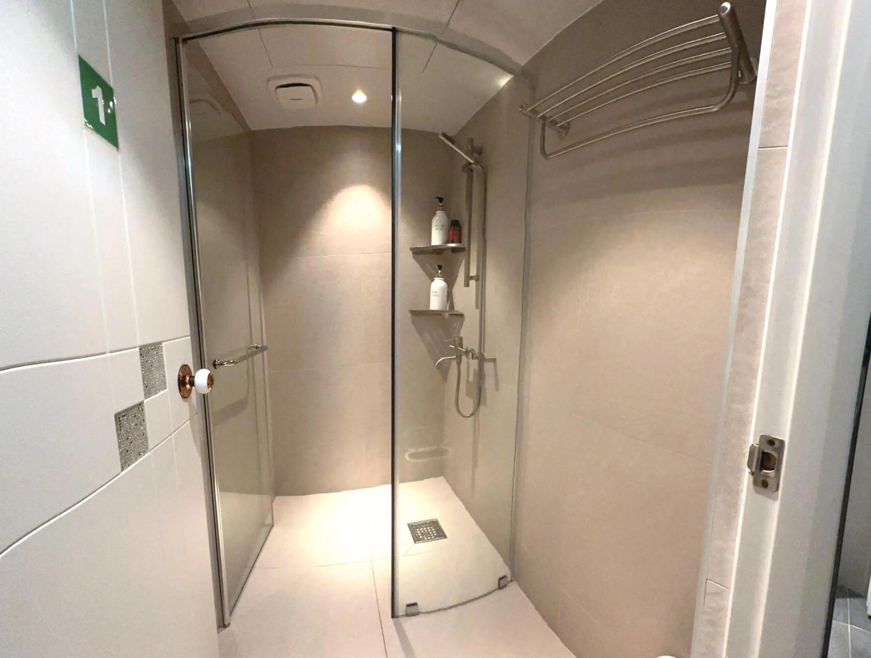 OYO Hostel Myeongdong 5