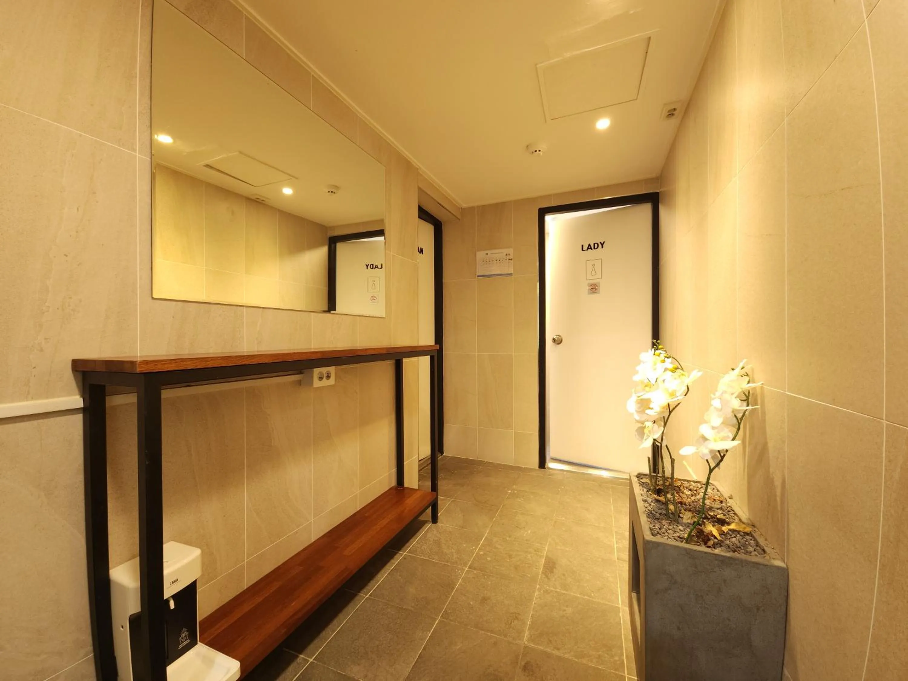 Toilet in OYO Hostel Myeongdong 5