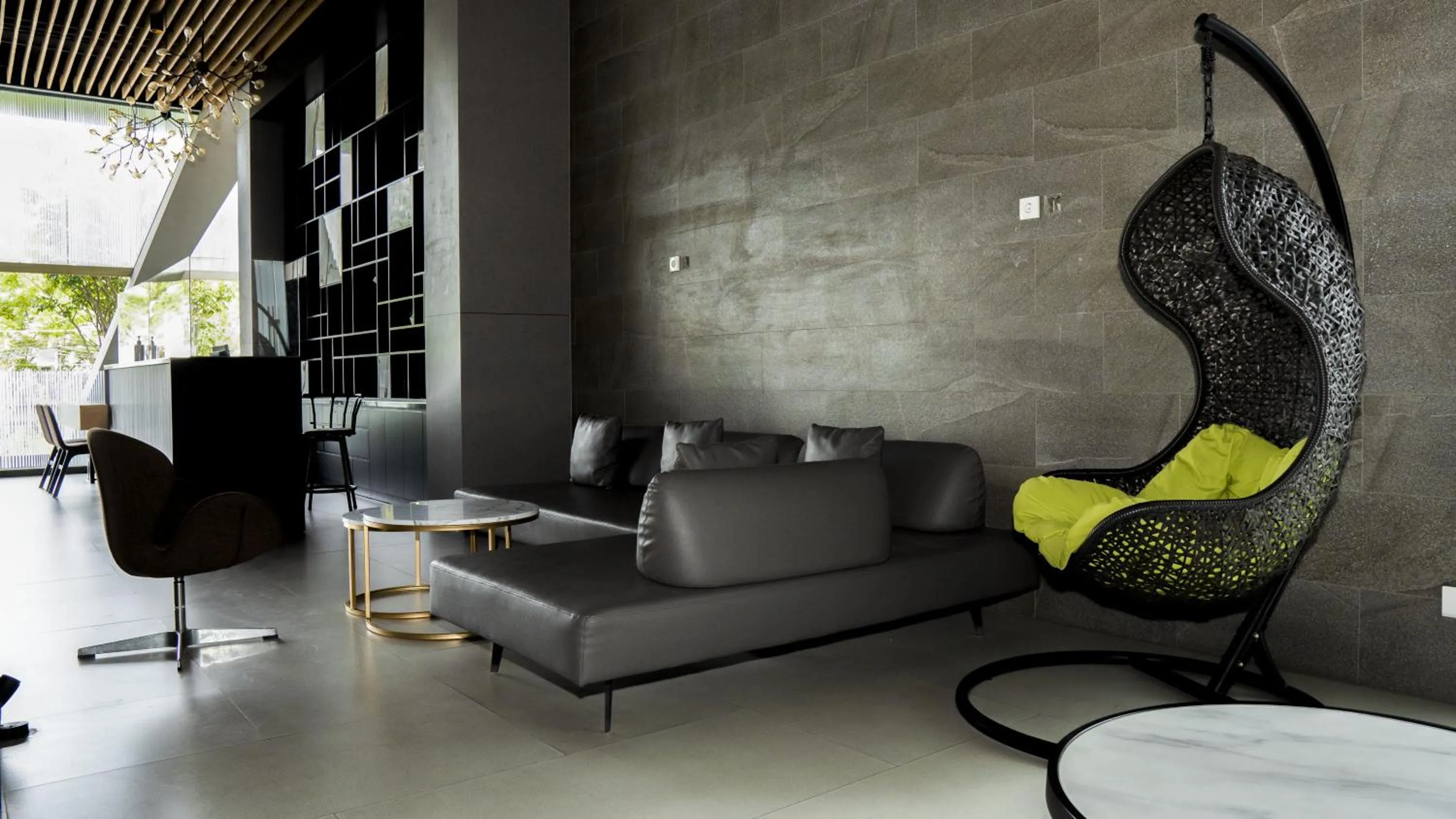 Communal lounge/ TV room in Menara One Hotel by Menara Santosa