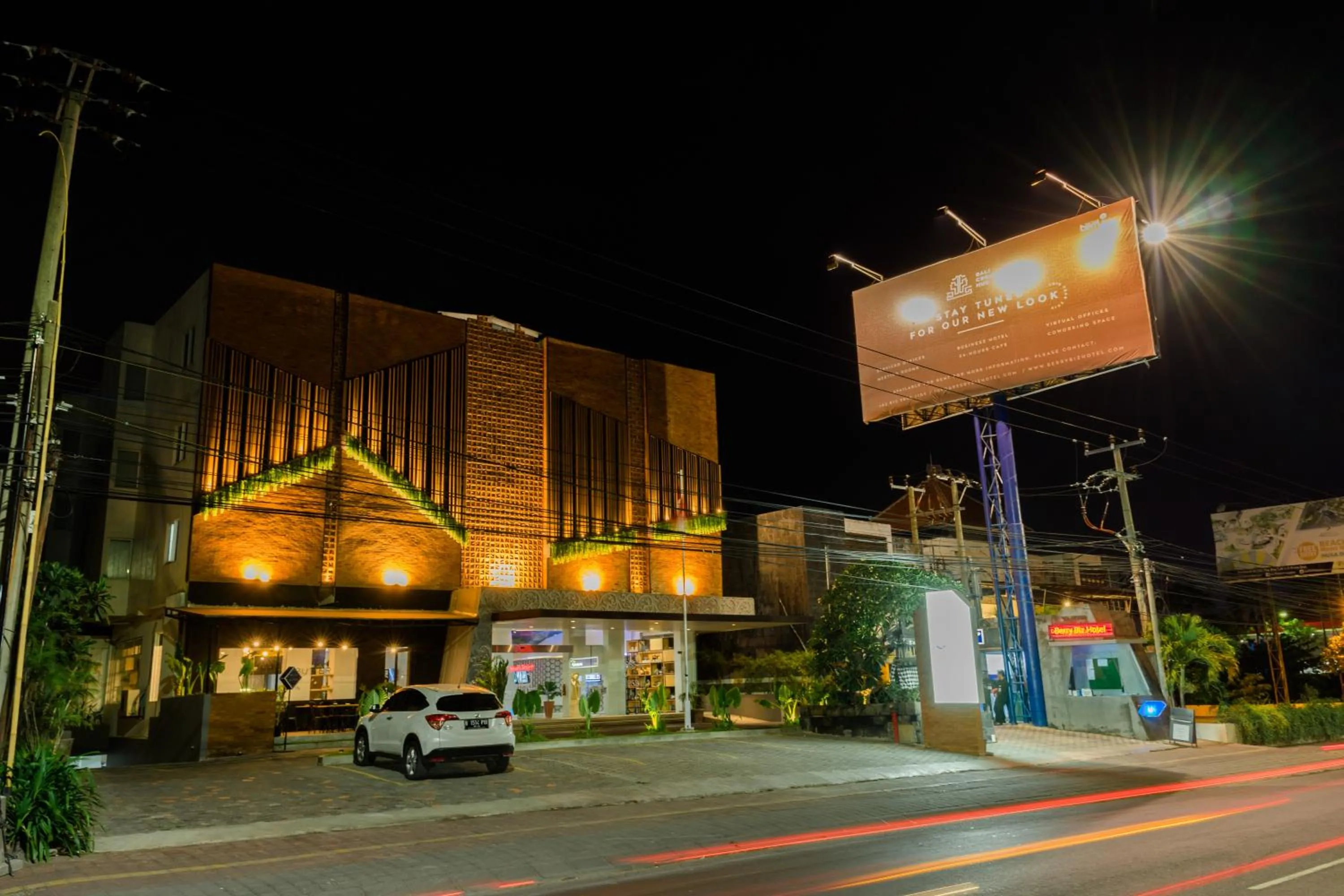 Property building in Berry Biz Hotel Sunset Road