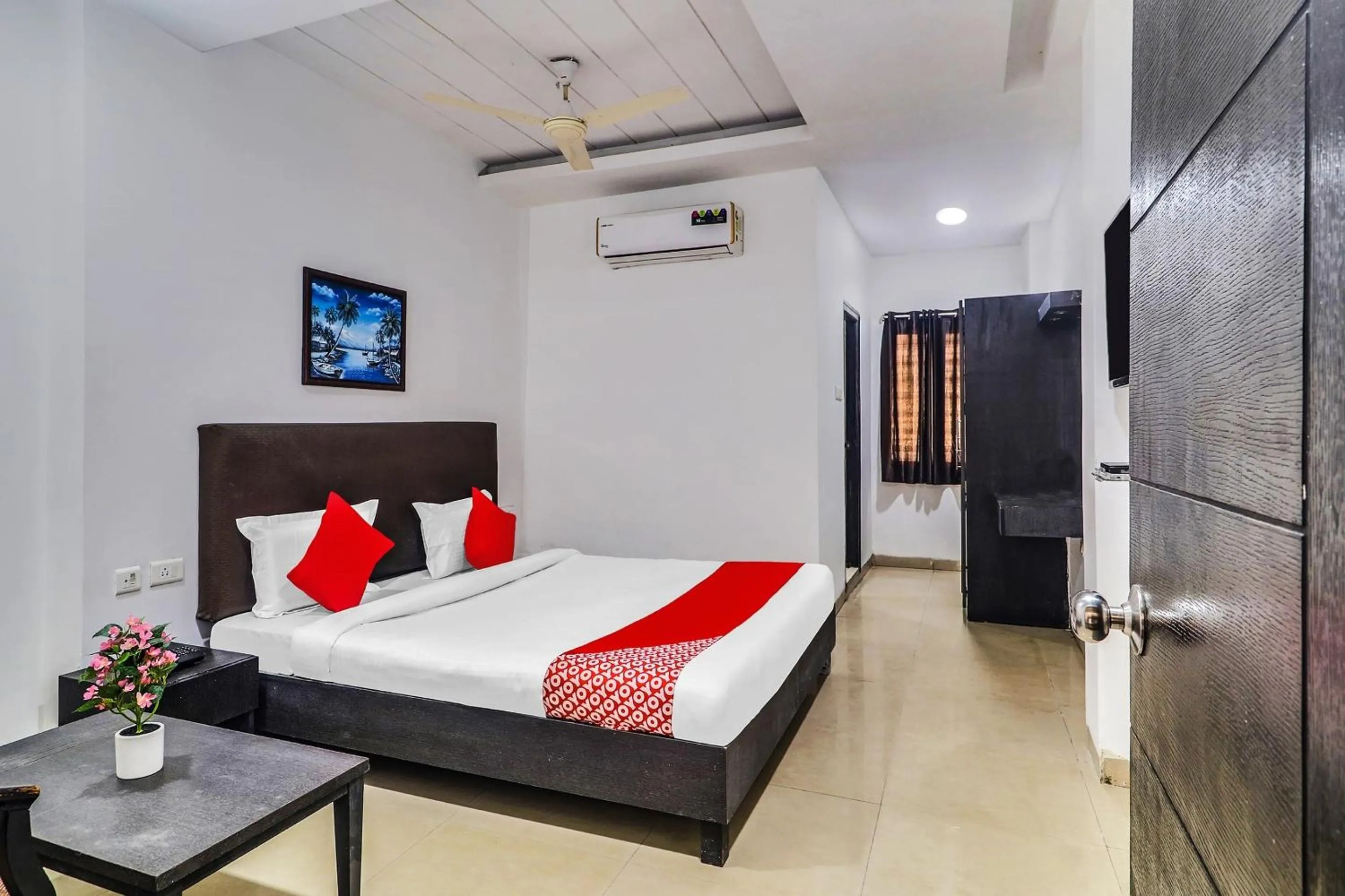 Bedroom, Bed in Super Hotel O Qualia Hotel Dilsukhnagar Near Dilsukhnagar Metro Station