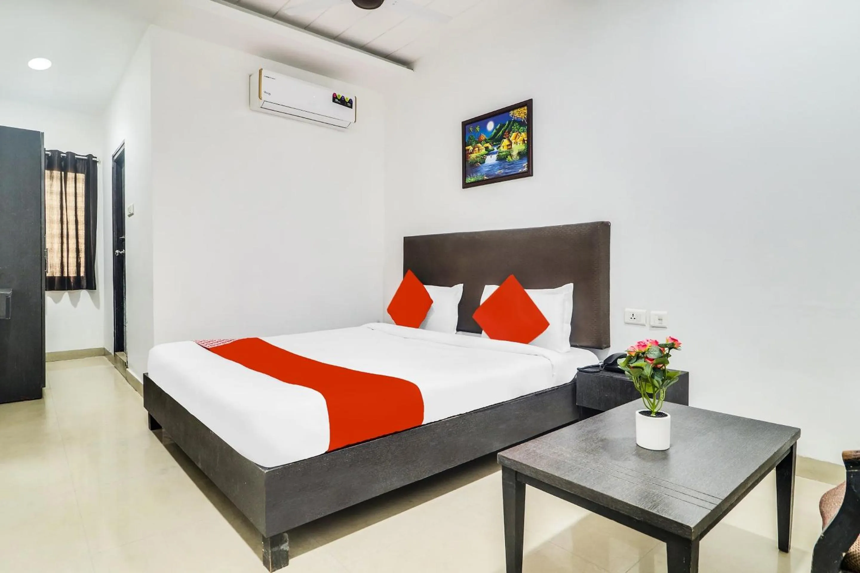 Bedroom, Bed in Super Hotel O Qualia Hotel Dilsukhnagar Near Dilsukhnagar Metro Station