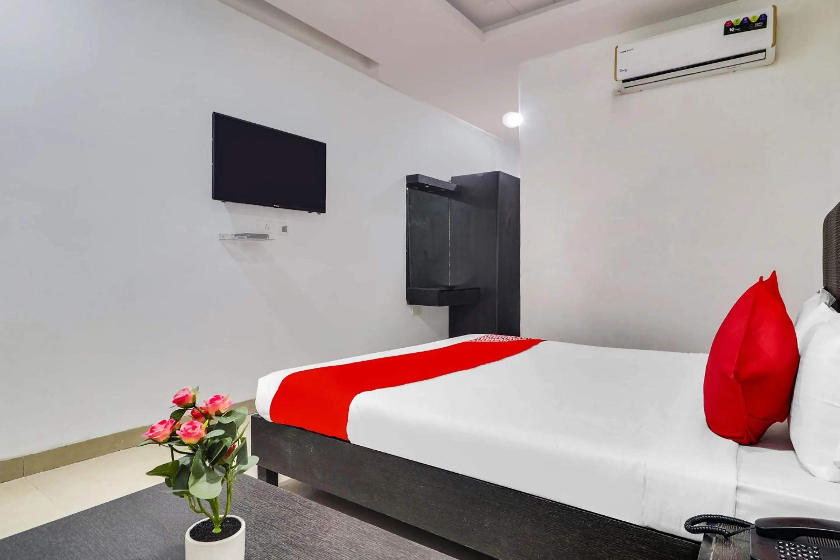 Bedroom, Bed in Super Hotel O Qualia Hotel Dilsukhnagar Near Dilsukhnagar Metro Station