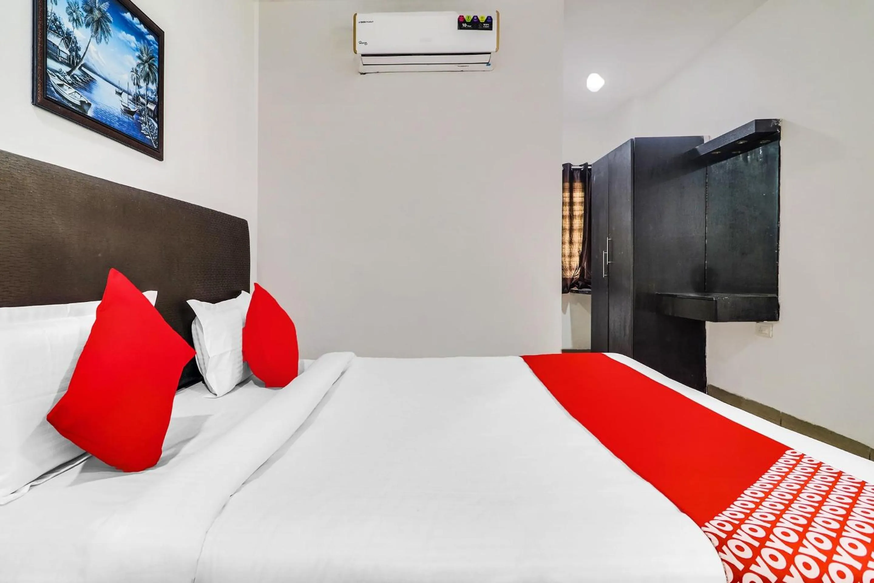 Bedroom, Bed in Super Hotel O Qualia Hotel Dilsukhnagar Near Dilsukhnagar Metro Station