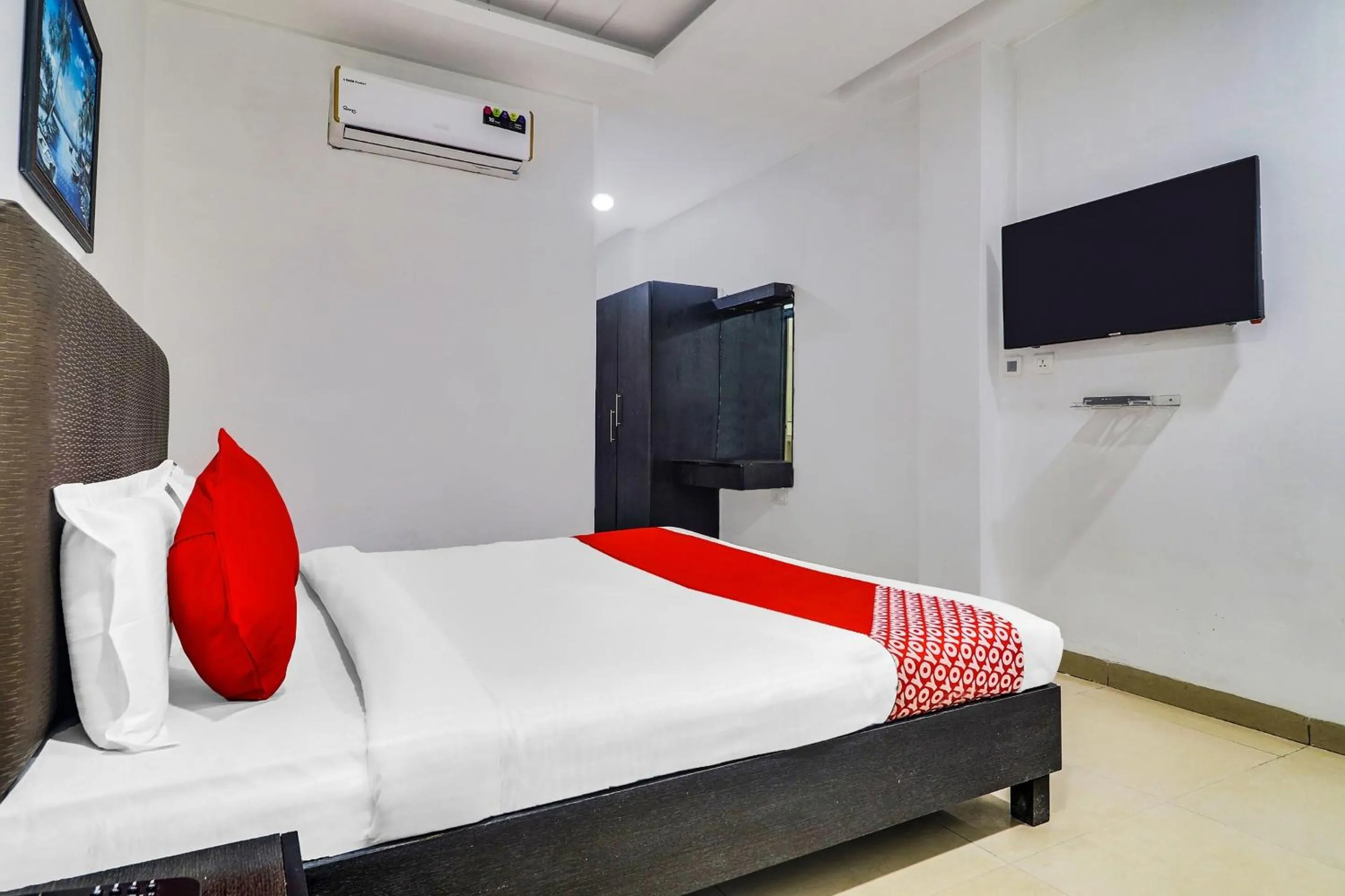 Bedroom, Bed in Super Hotel O Qualia Hotel Dilsukhnagar Near Dilsukhnagar Metro Station