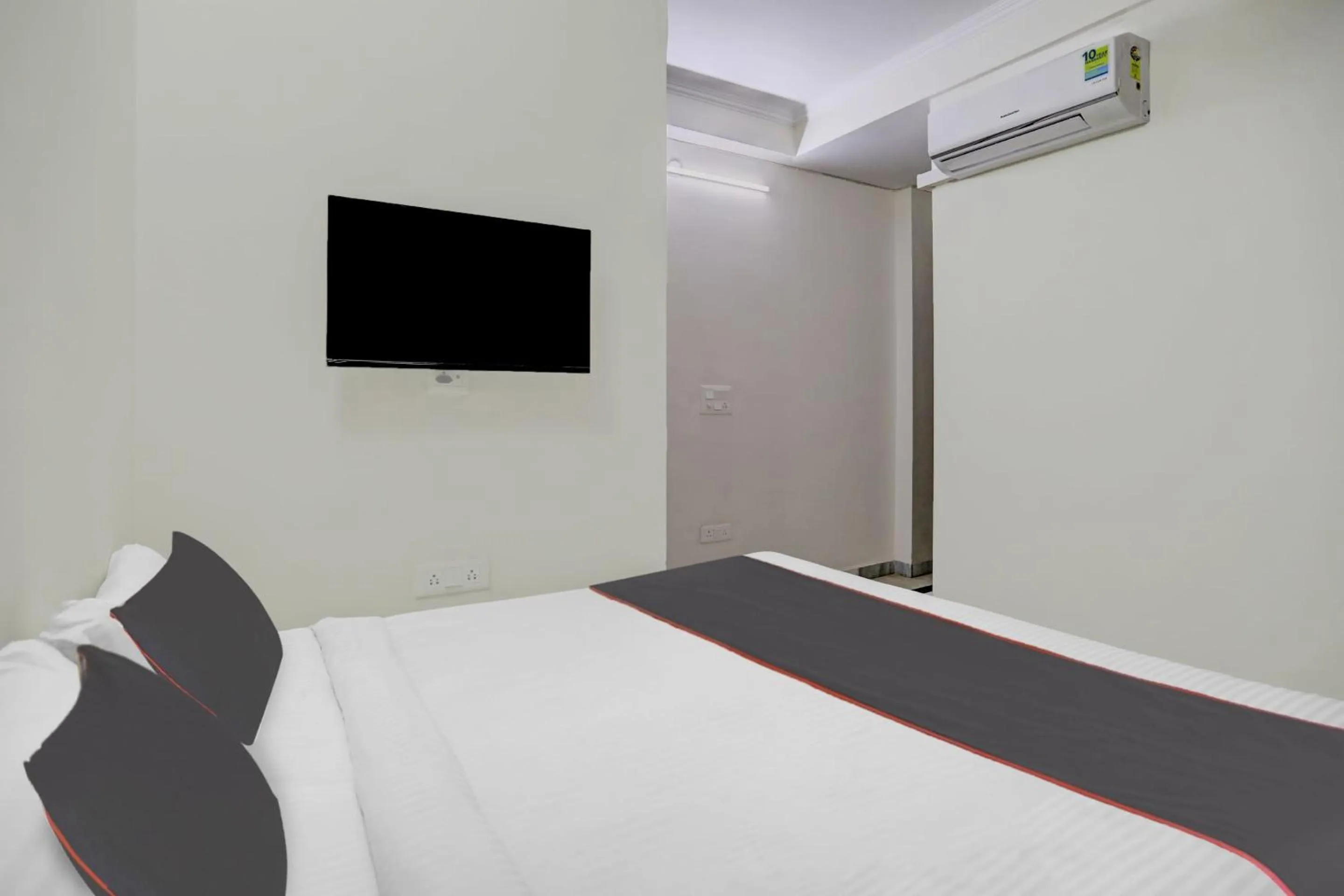 Bedroom, Bed in Hotel O Uk House Residency