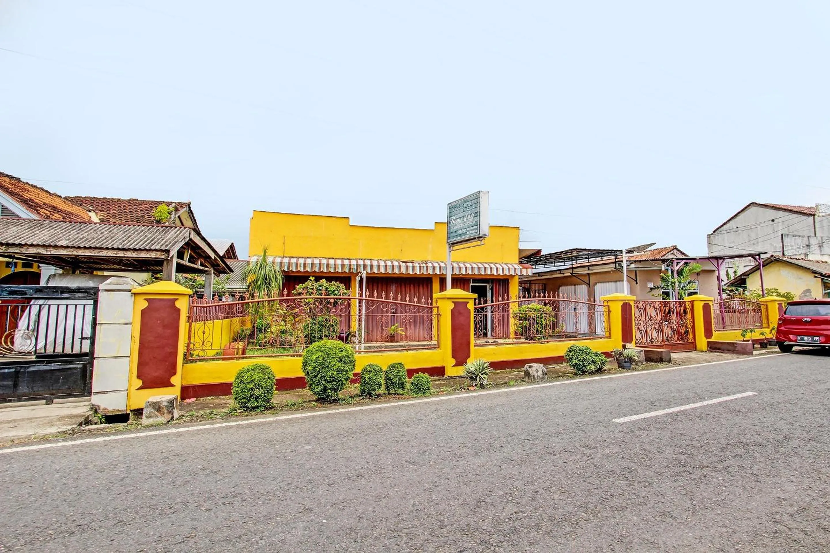 Facade/entrance in Hotel O Homestay Akbar Aufa Syariah