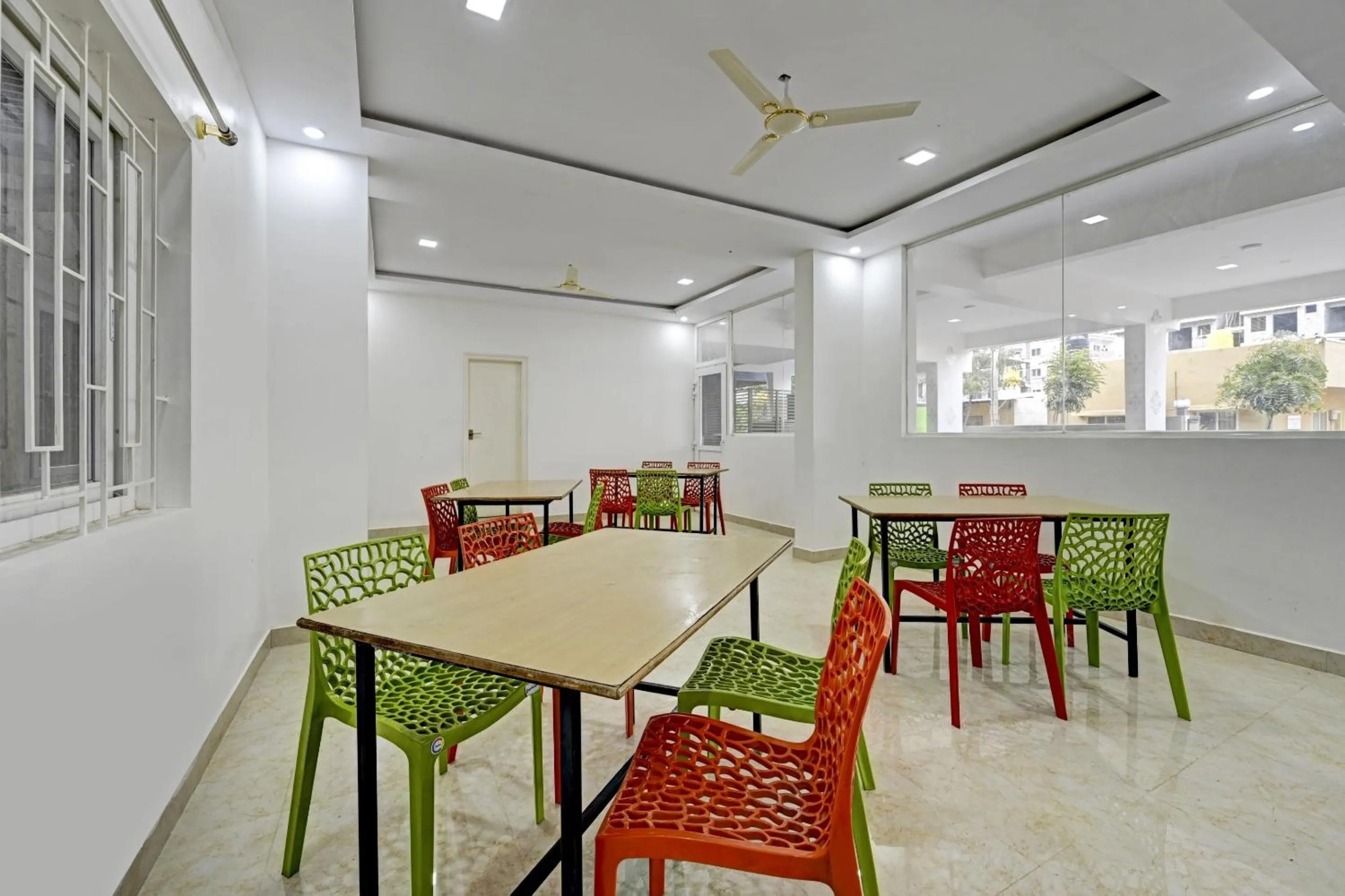 Restaurant/places to eat in Super Capital O Prince Venue