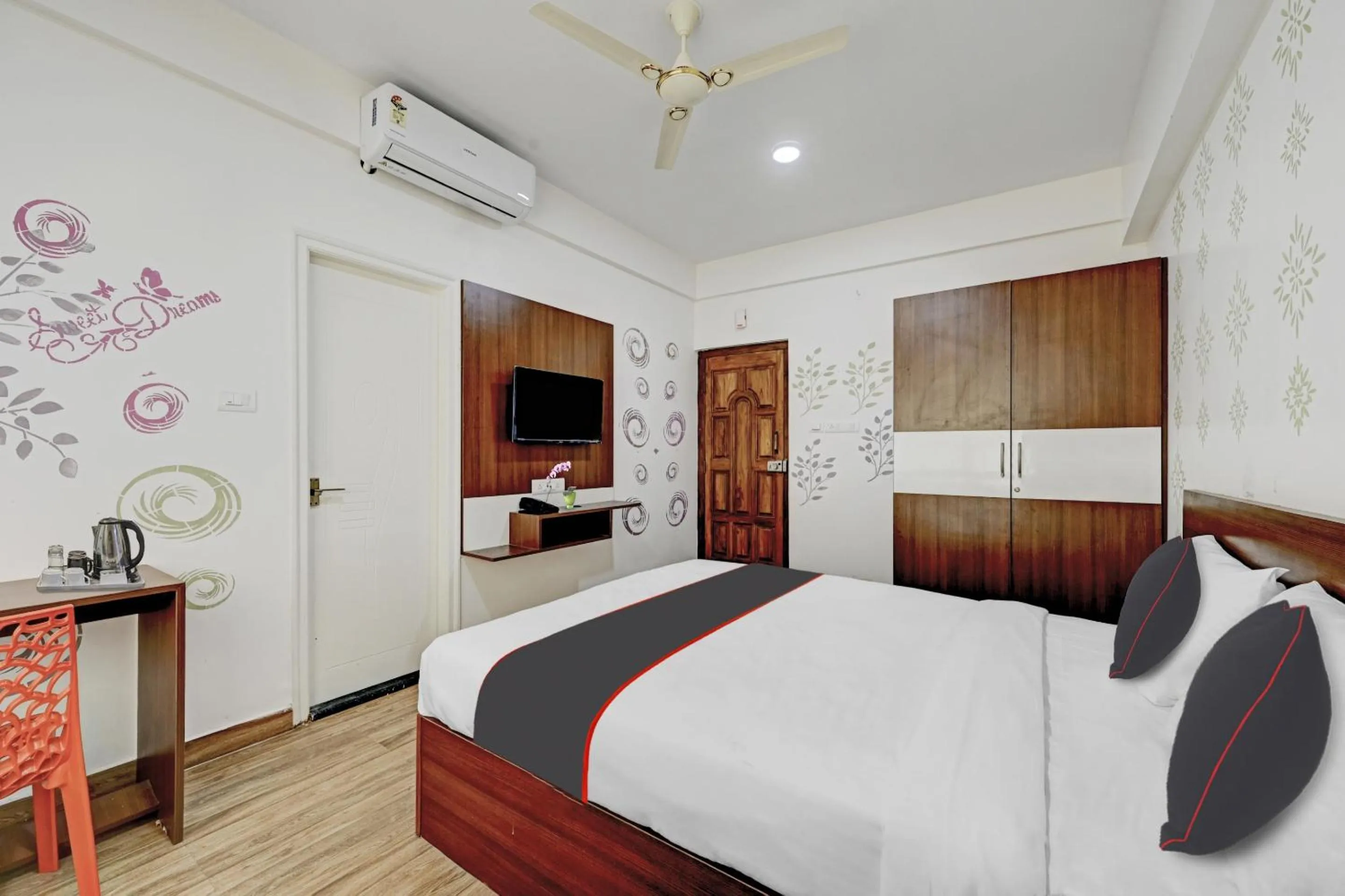 Bedroom, Bed in Super Capital O Prince Venue