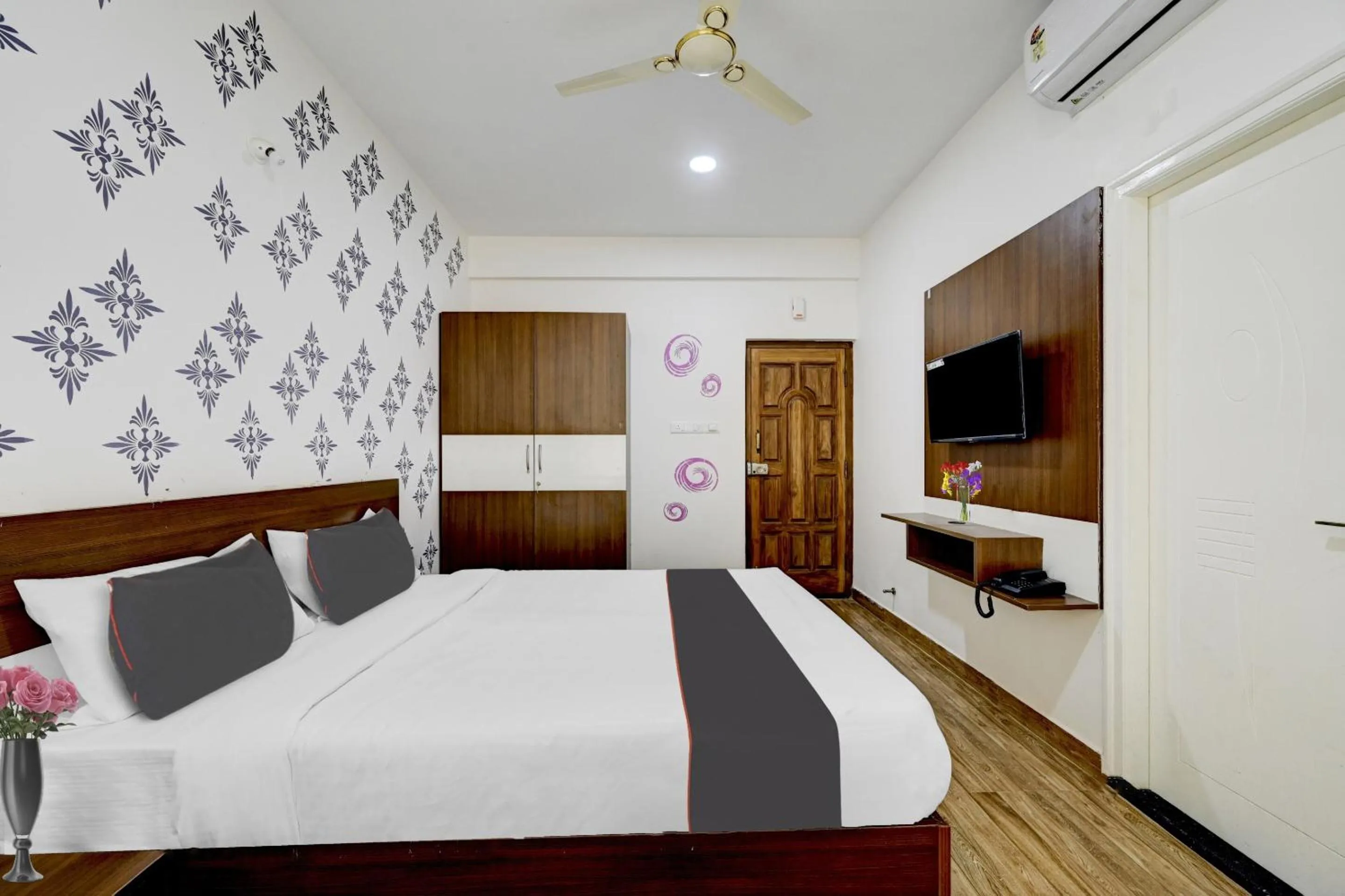 Bedroom, Bed in Super Capital O Prince Venue