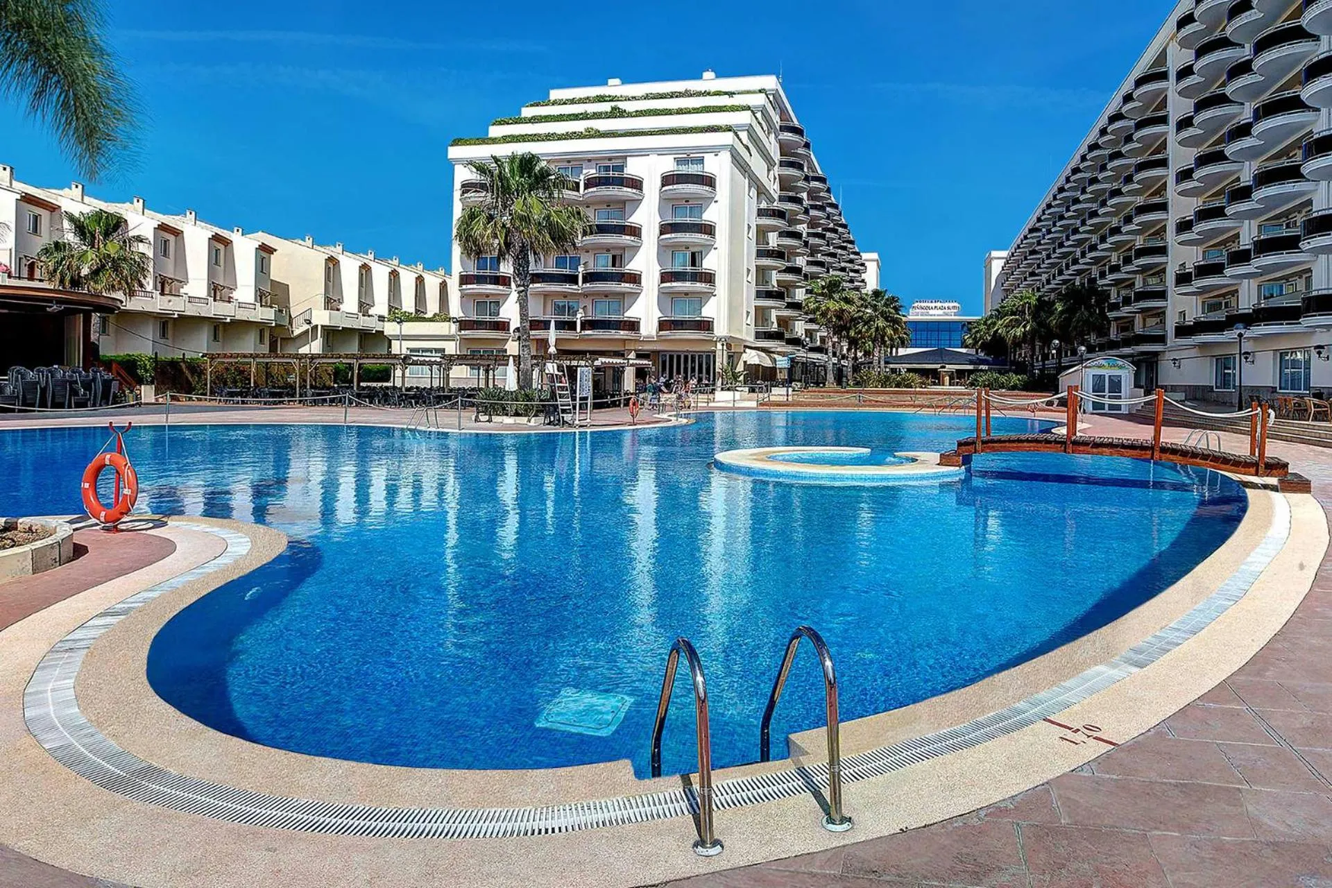 Swimming pool in Peñiscola Plaza Suites