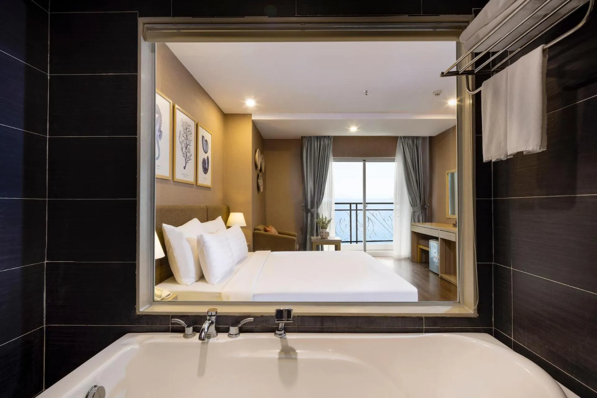 Bathroom, Bed in DB Hotel Nha Trang