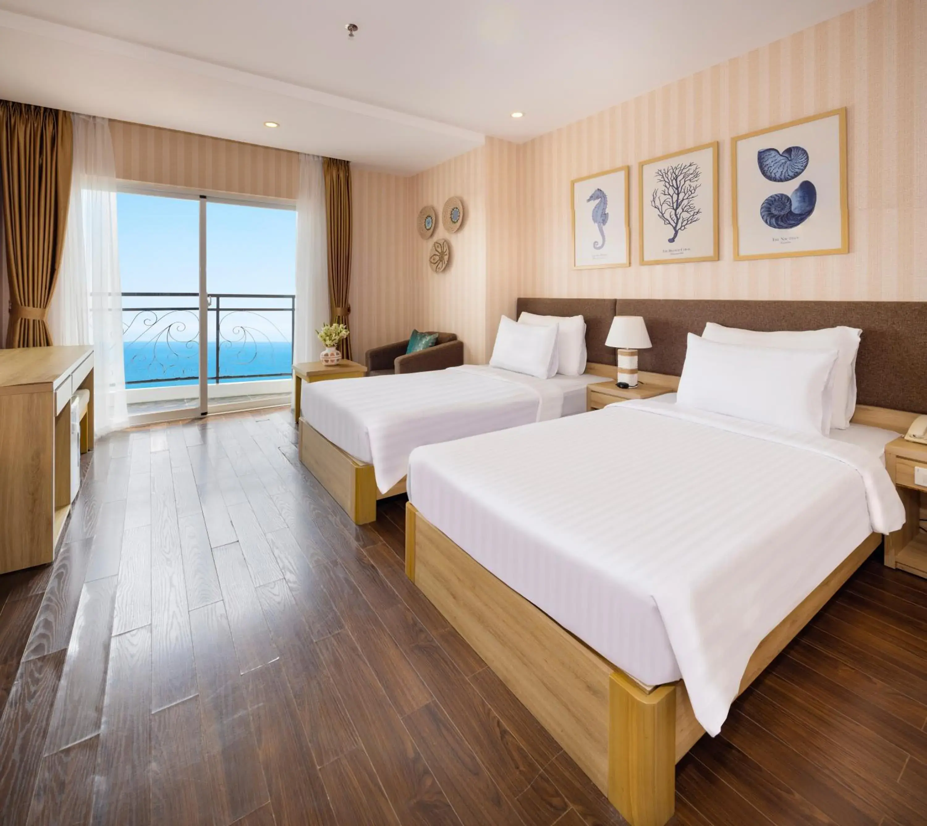 Deluxe Twin Room with Sea View in DB Hotel Nha Trang Deluxe Twin Room with Sea View in DB Hotel Nha Trang