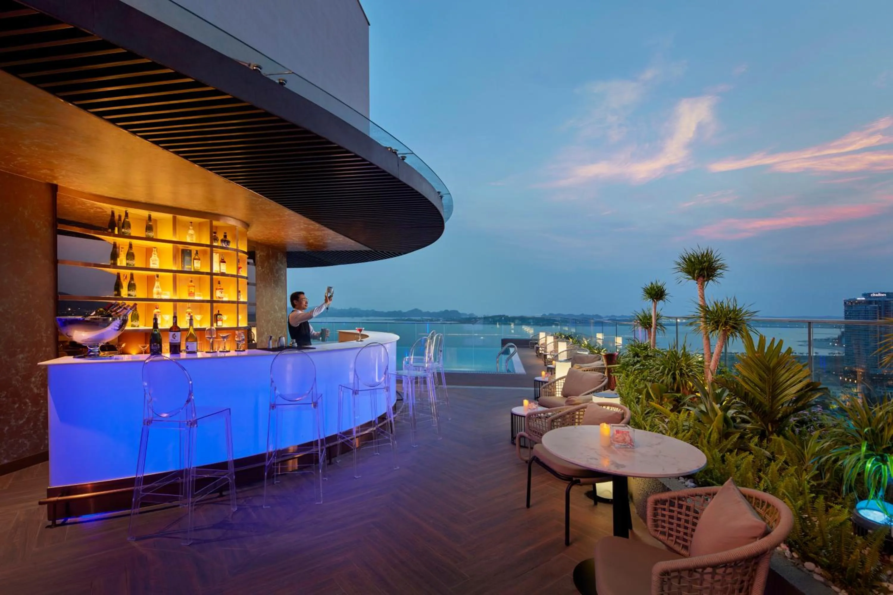 Lounge or bar in The Watson Premium HaLong Hotel