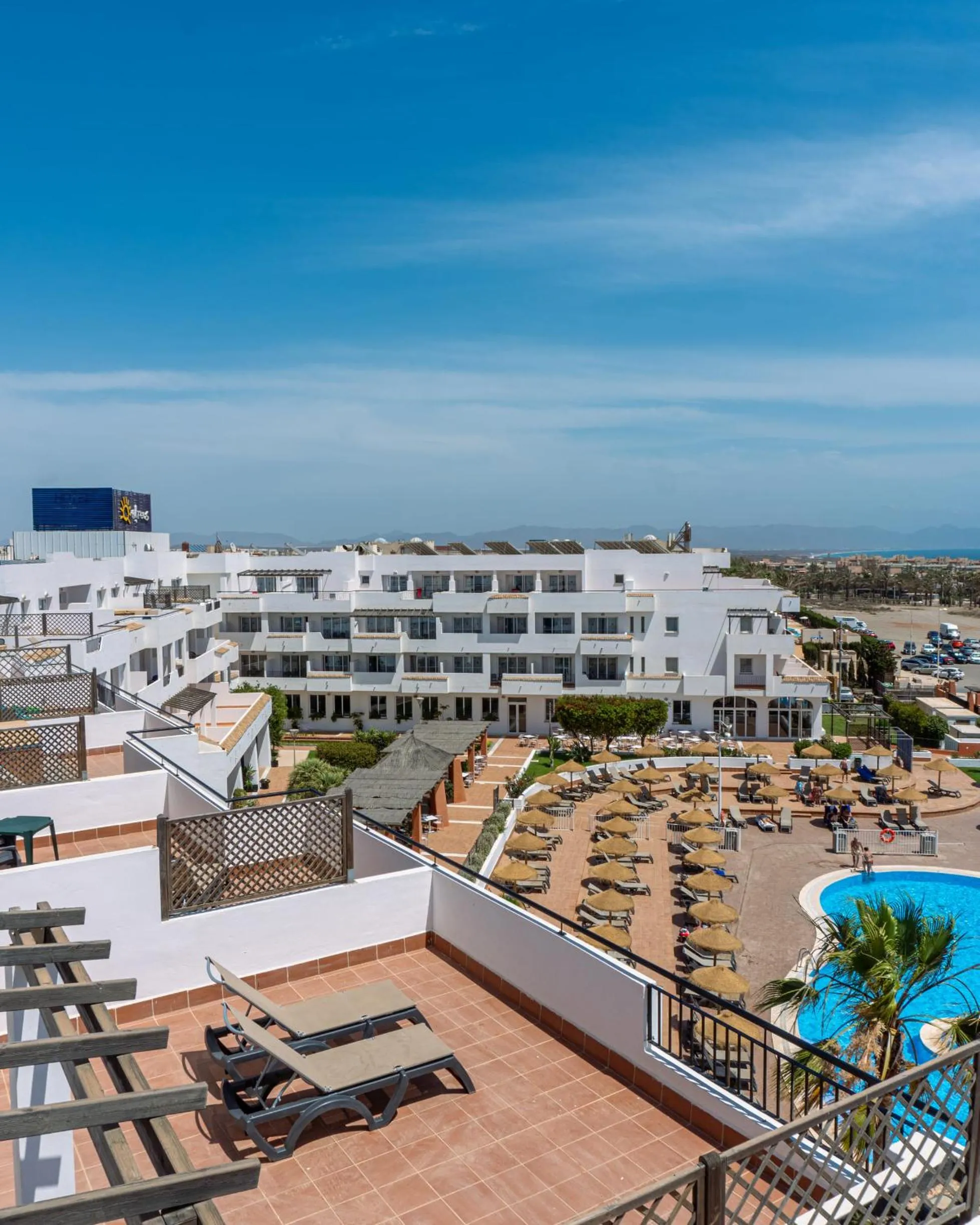 Swimming pool in Ohtels Cabogata