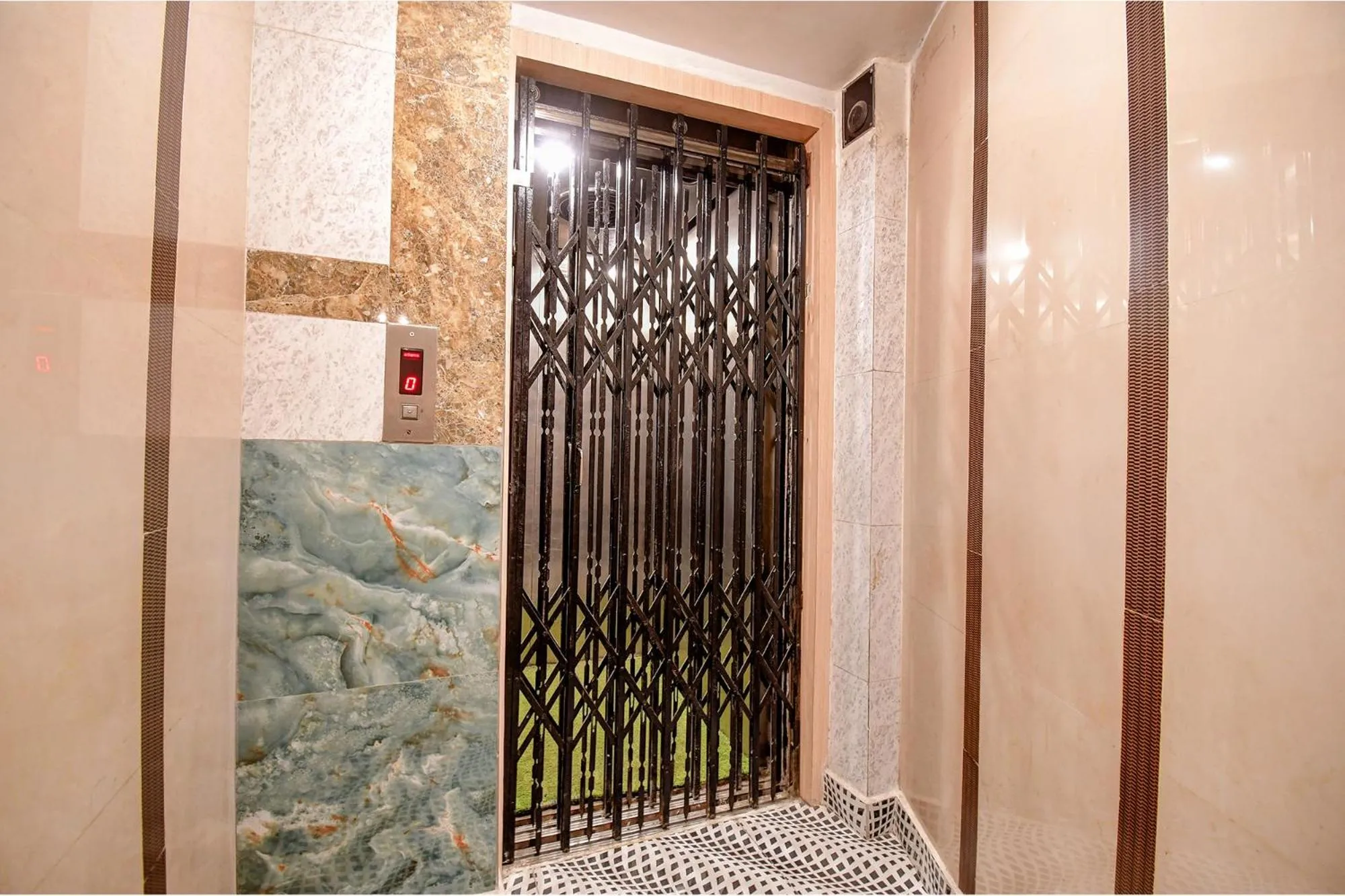 elevator in FabHotel Prime Rockstar Suites - Nr Park Circus 7 Point