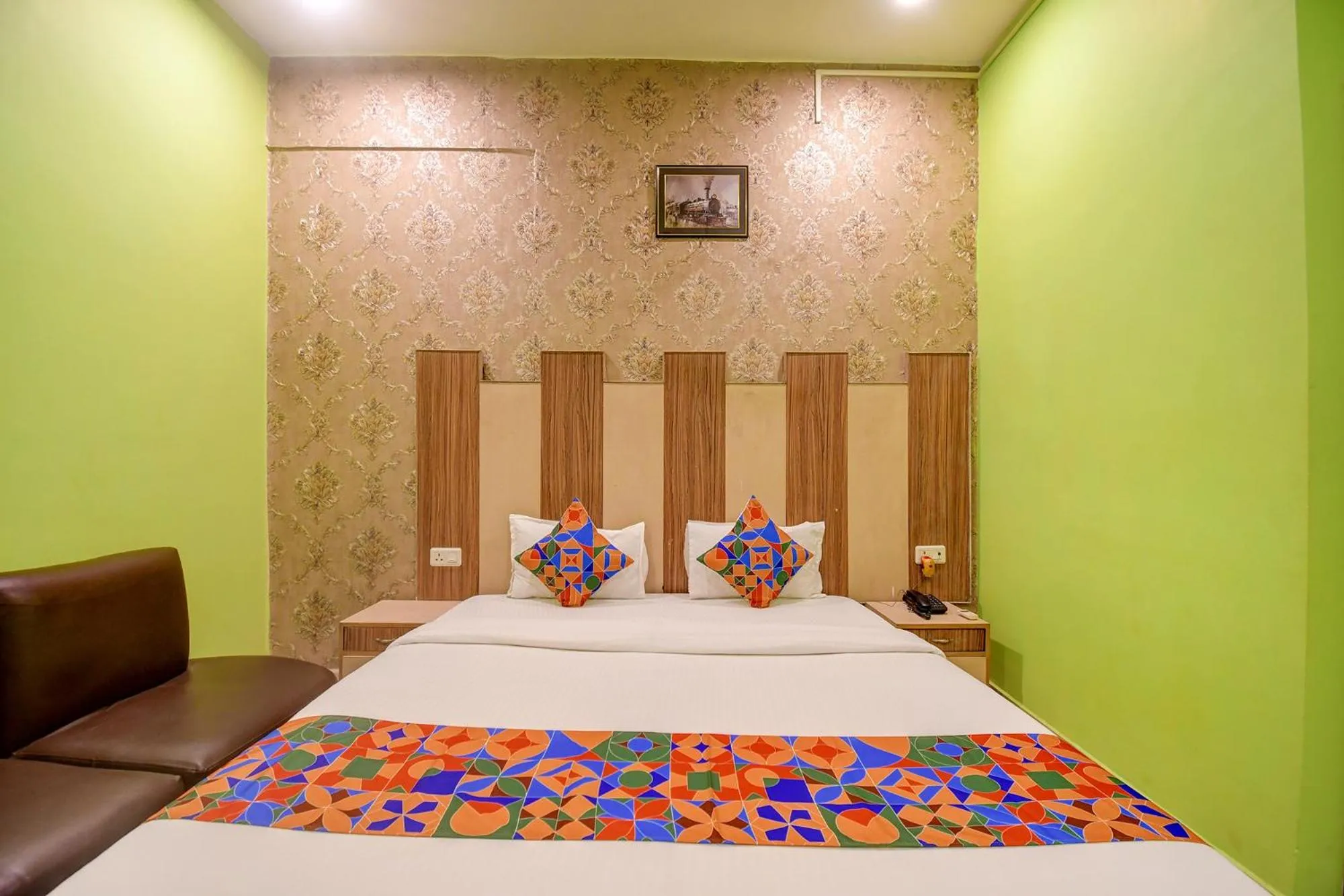 Bed in FabHotel Prime Rockstar Suites - Nr Park Circus 7 Point