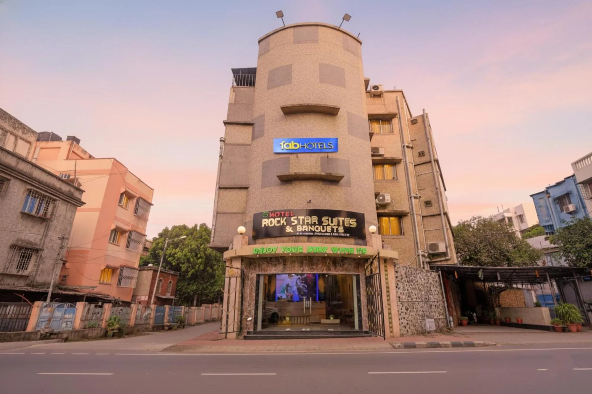 Property building in FabHotel Prime Rockstar Suites - Nr Park Circus 7 Point