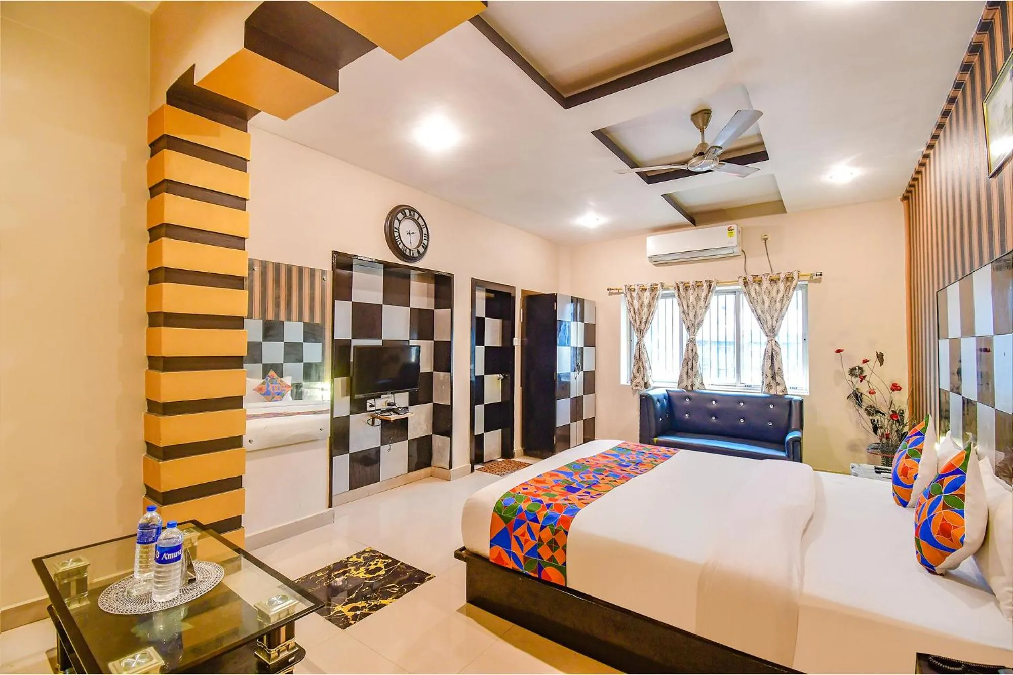 Bed in FabHotel Prime Rockstar Suites - Nr Park Circus 7 Point