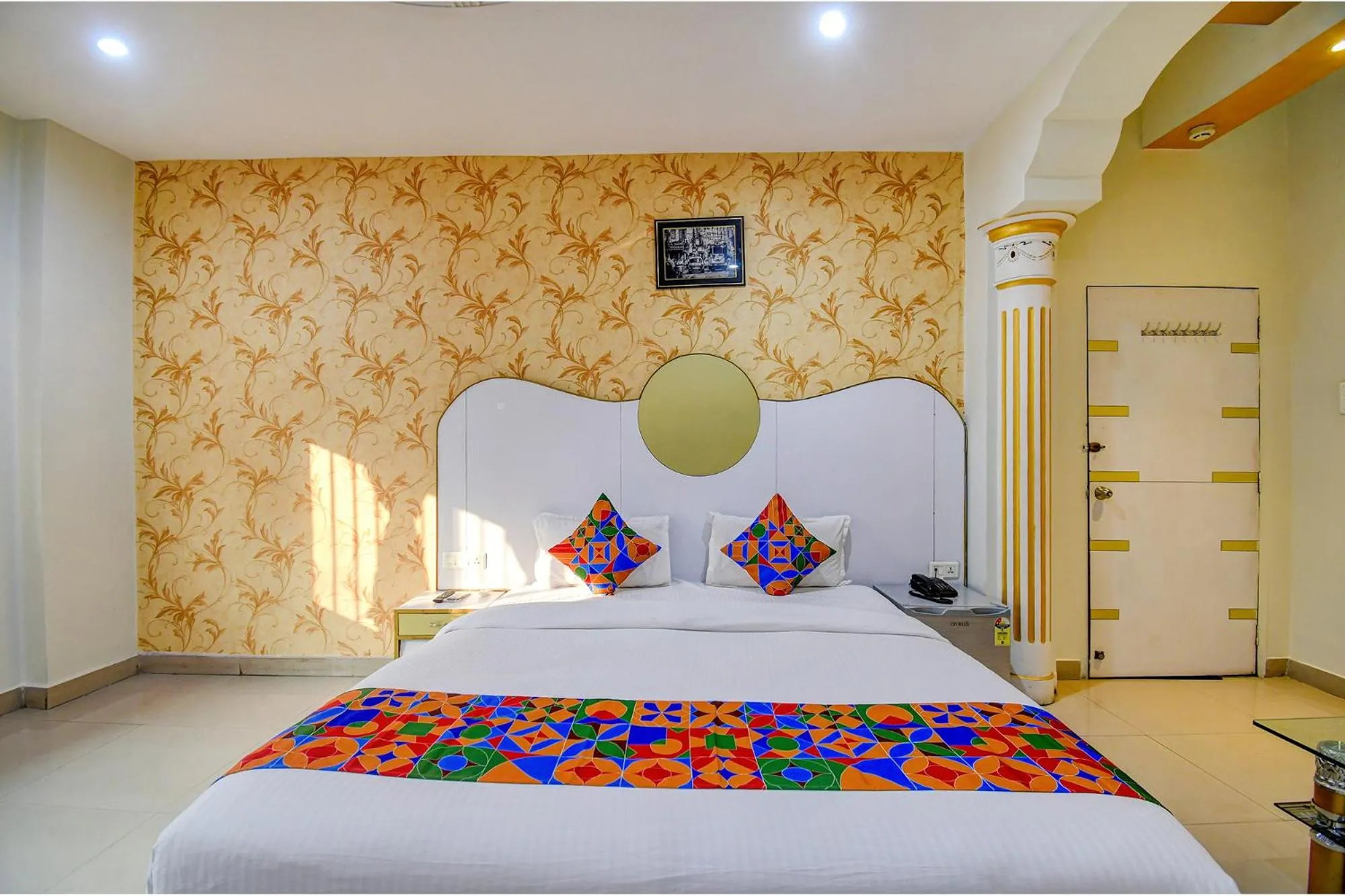 Bed in FabHotel Prime Rockstar Suites - Nr Park Circus 7 Point