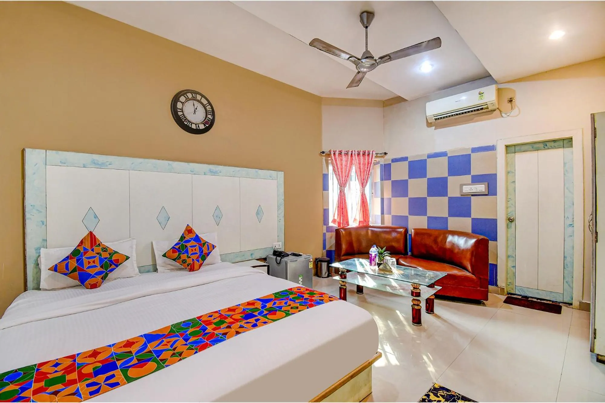 Bed in FabHotel Prime Rockstar Suites - Nr Park Circus 7 Point