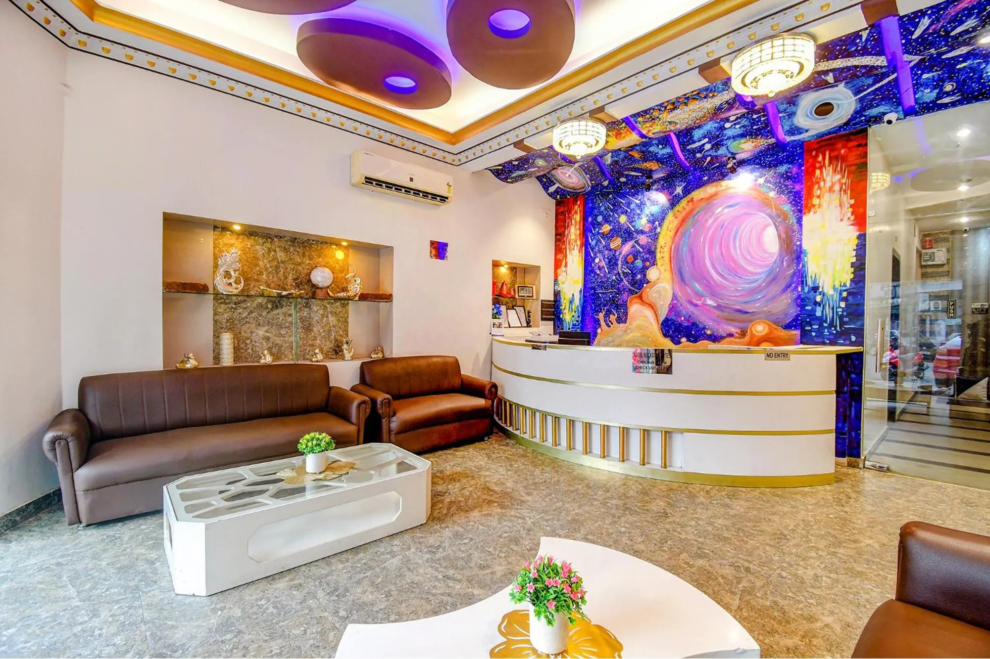 Lobby or reception in FabHotel Prime Rockstar Suites - Nr Park Circus 7 Point