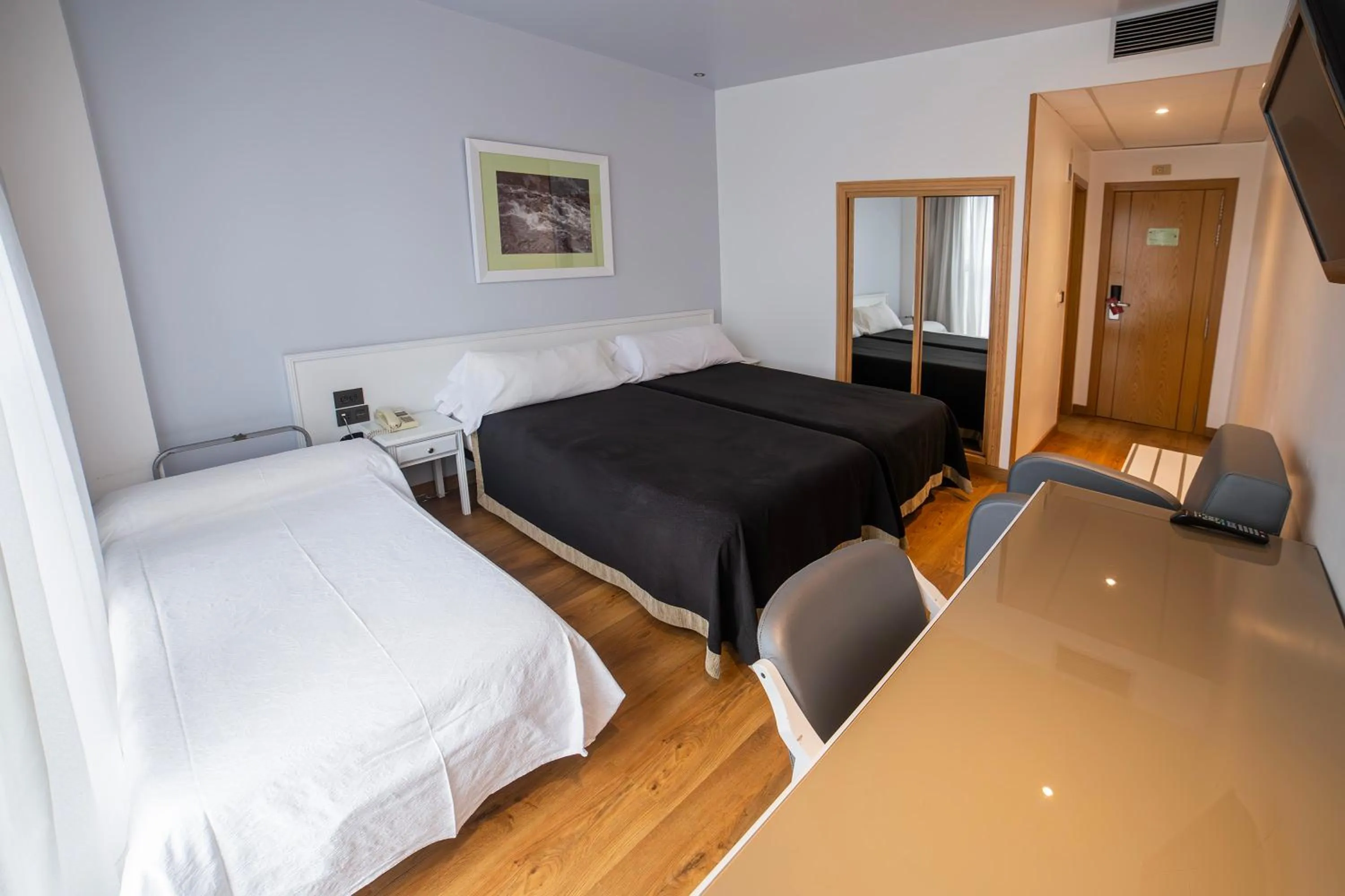 Photo of the whole room, Bed in Hotel Auditorio Santiago & Spa