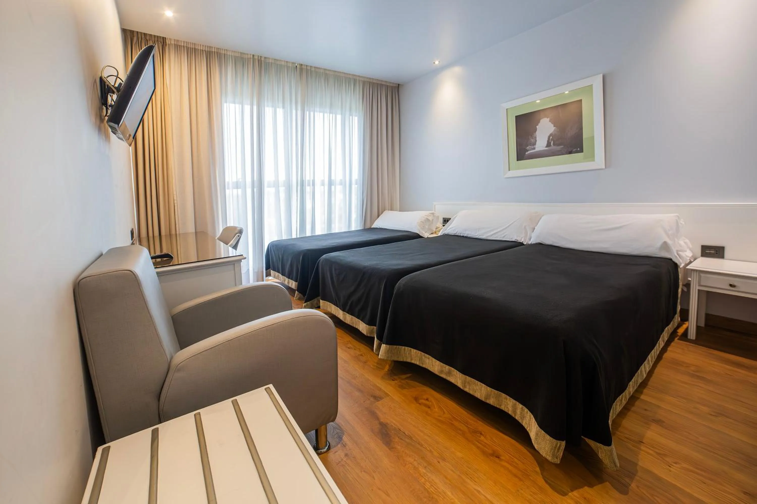 Photo of the whole room, Bed in Hotel Auditorio Santiago & Spa