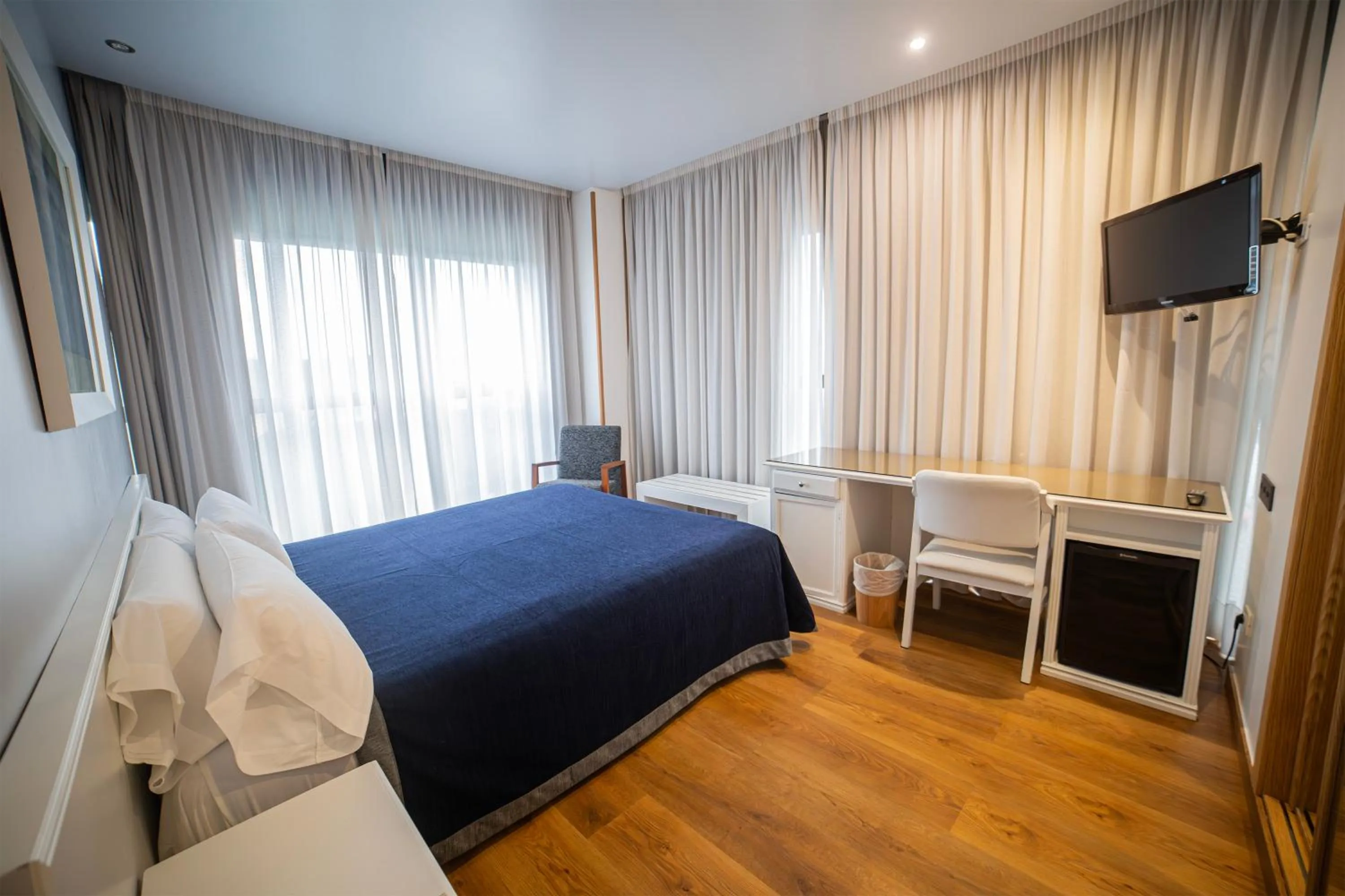 Photo of the whole room, Bed in Hotel Auditorio Santiago & Spa