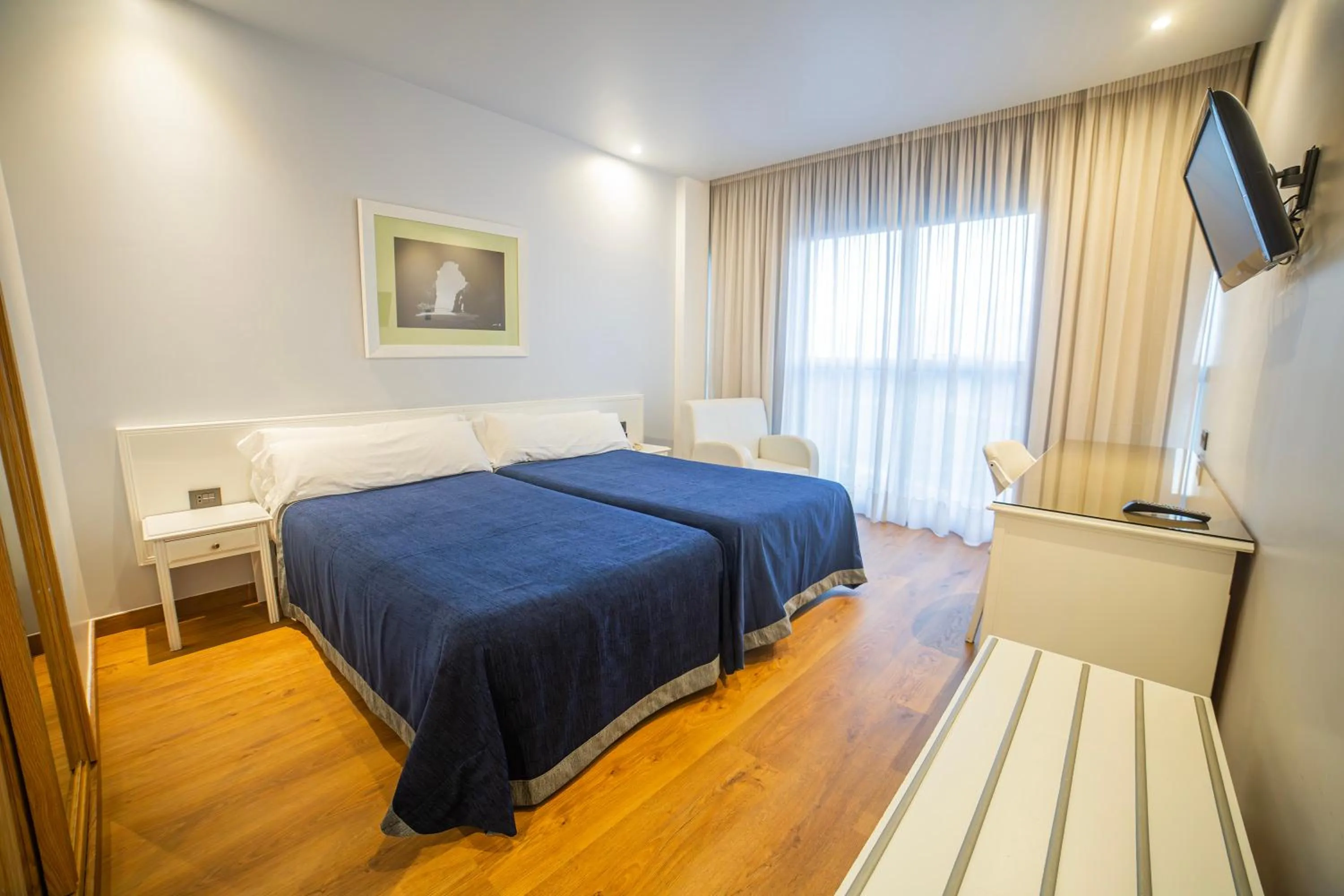 Photo of the whole room, Bed in Hotel Auditorio Santiago & Spa