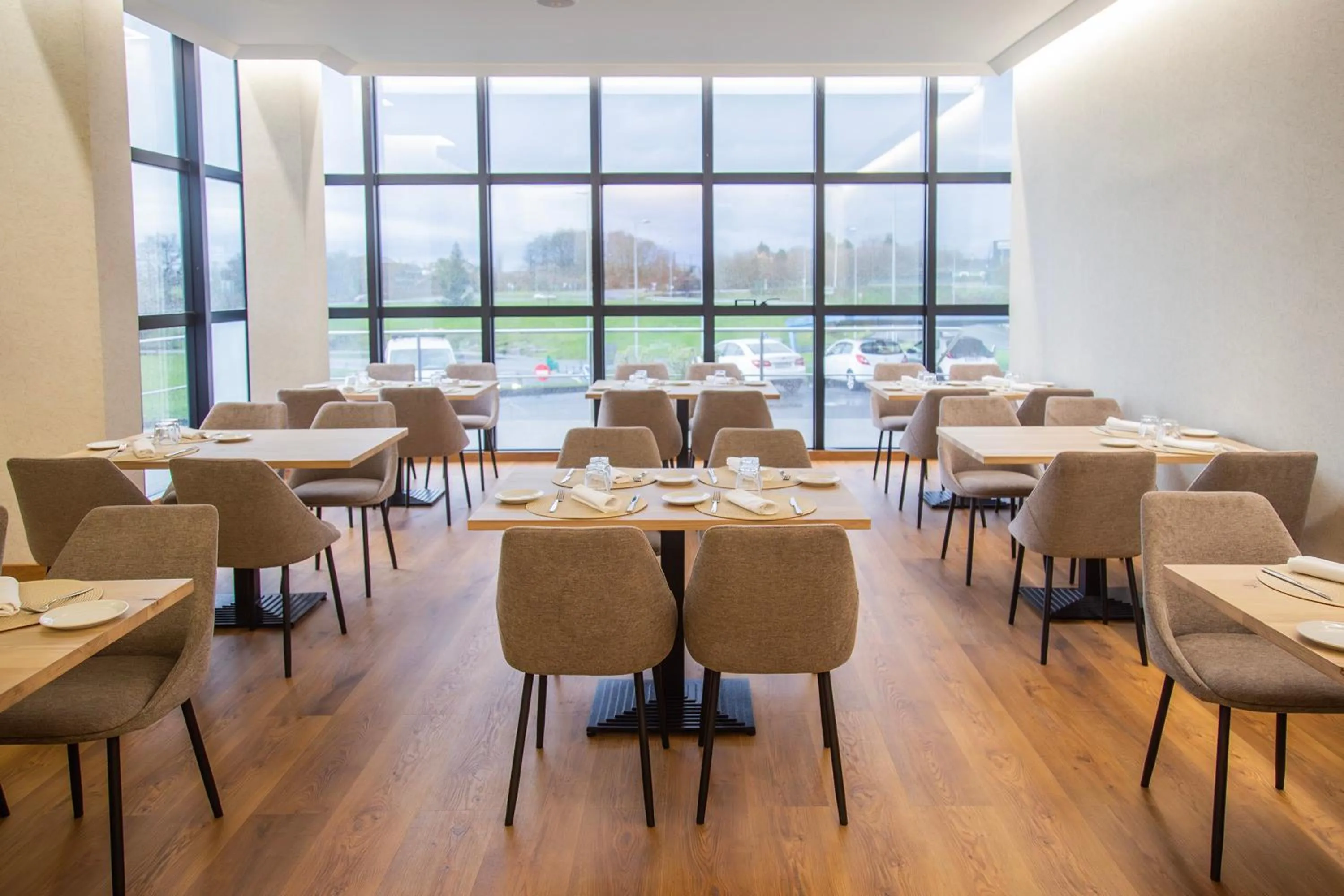 Restaurant/places to eat in Hotel Auditorio Santiago & Spa