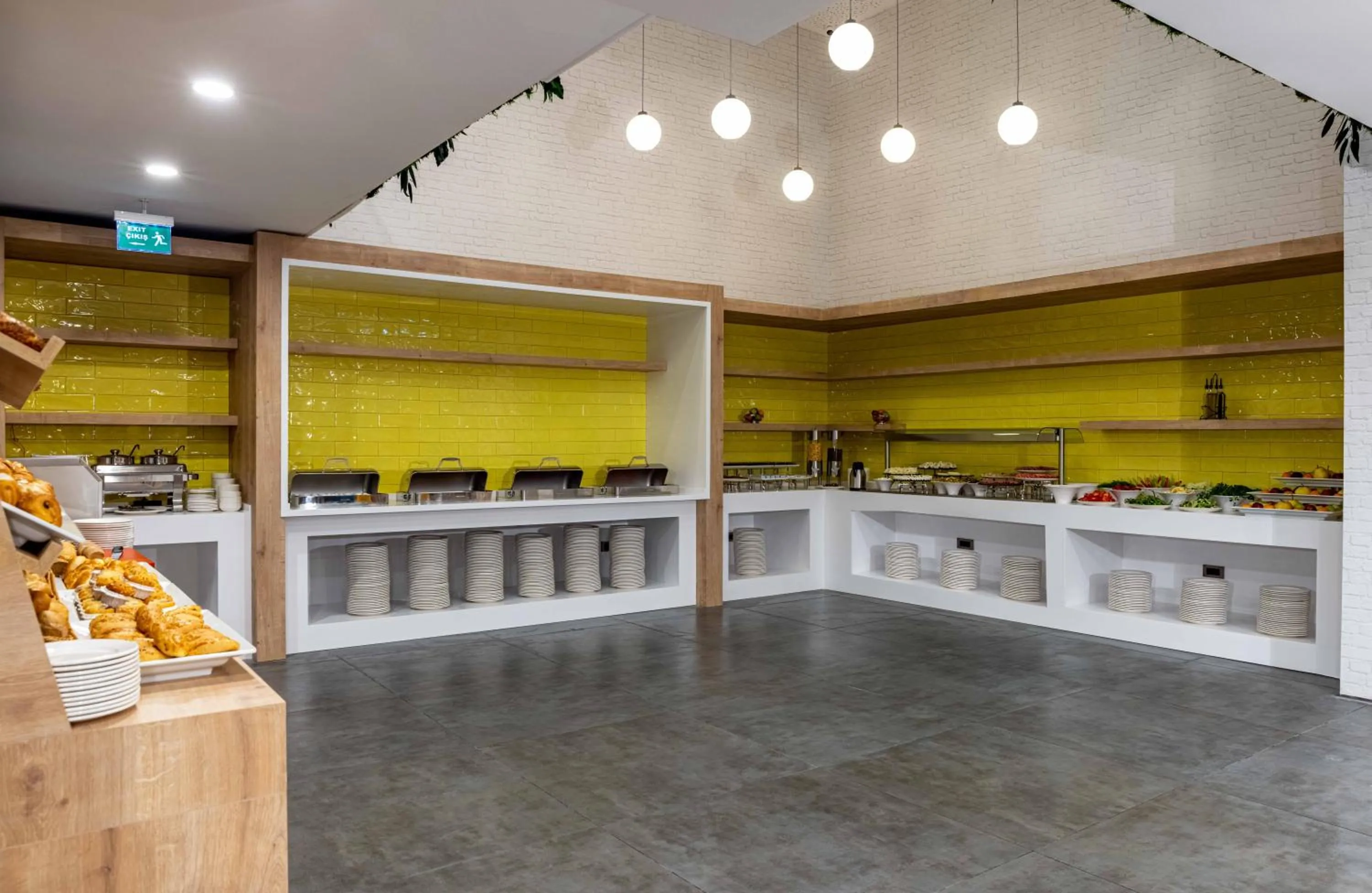 Buffet breakfast in Days Inn & Suites by Wyndham Istanbul Esenyurt