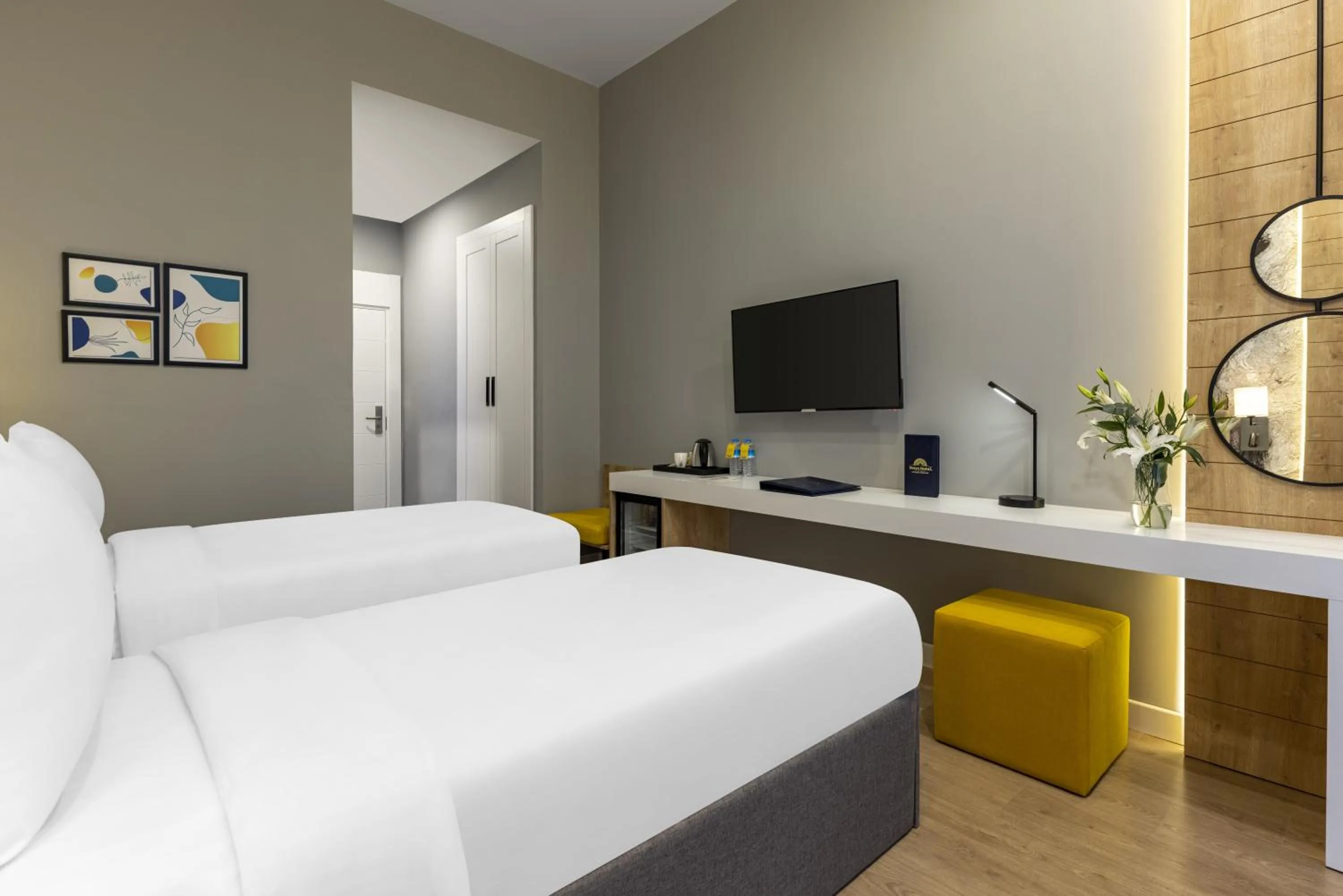 Communal lounge/ TV room, Bed in Days Inn & Suites by Wyndham Istanbul Esenyurt