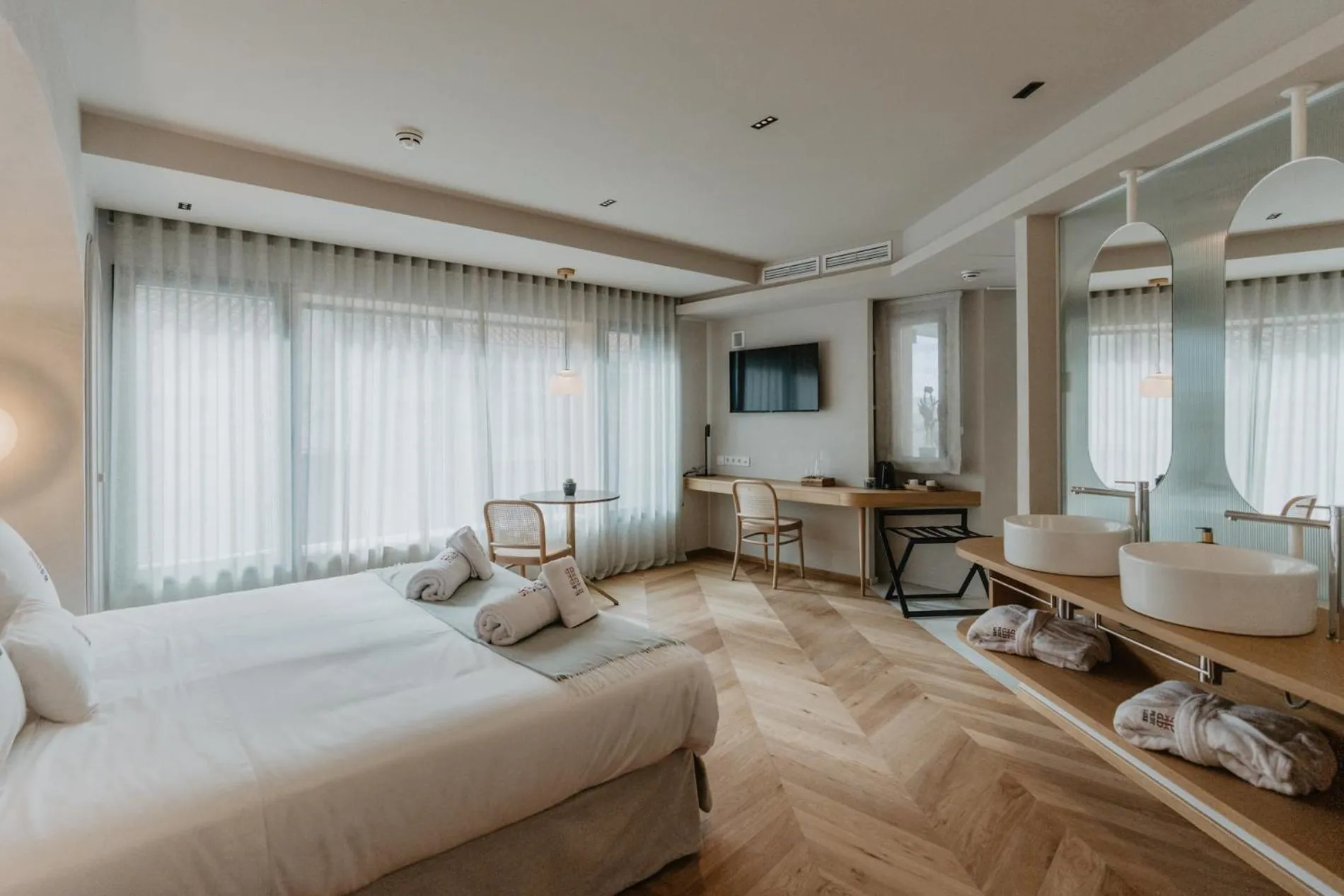 Photo of the whole room, Bed in Hotel Petit Luxe