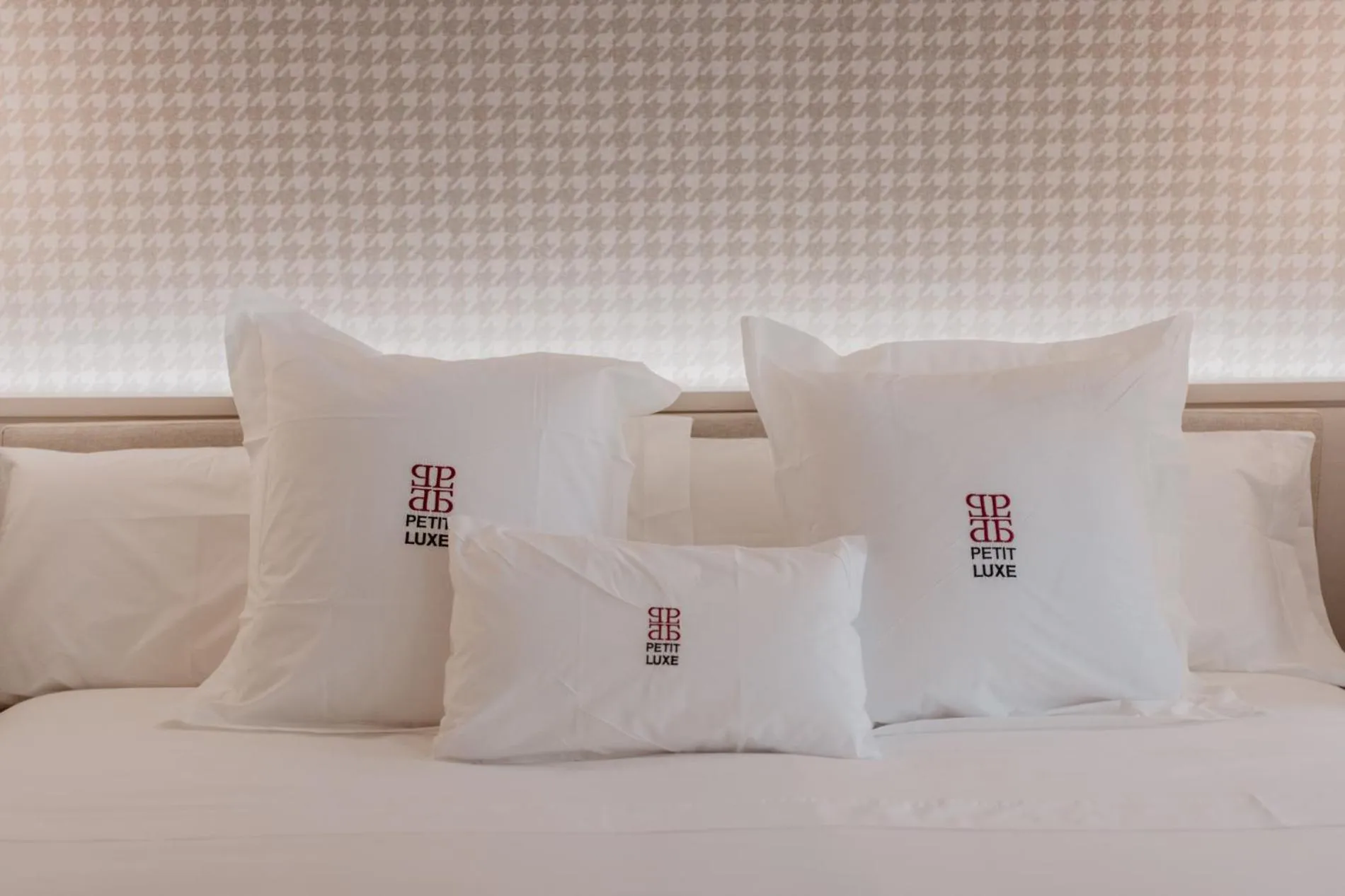 Bed in Hotel Petit Luxe