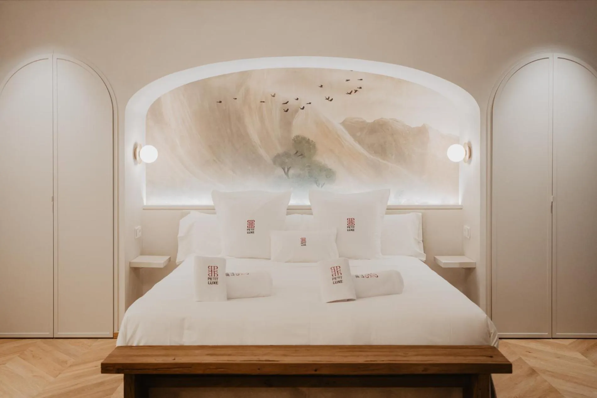 Photo of the whole room, Bed in Hotel Petit Luxe