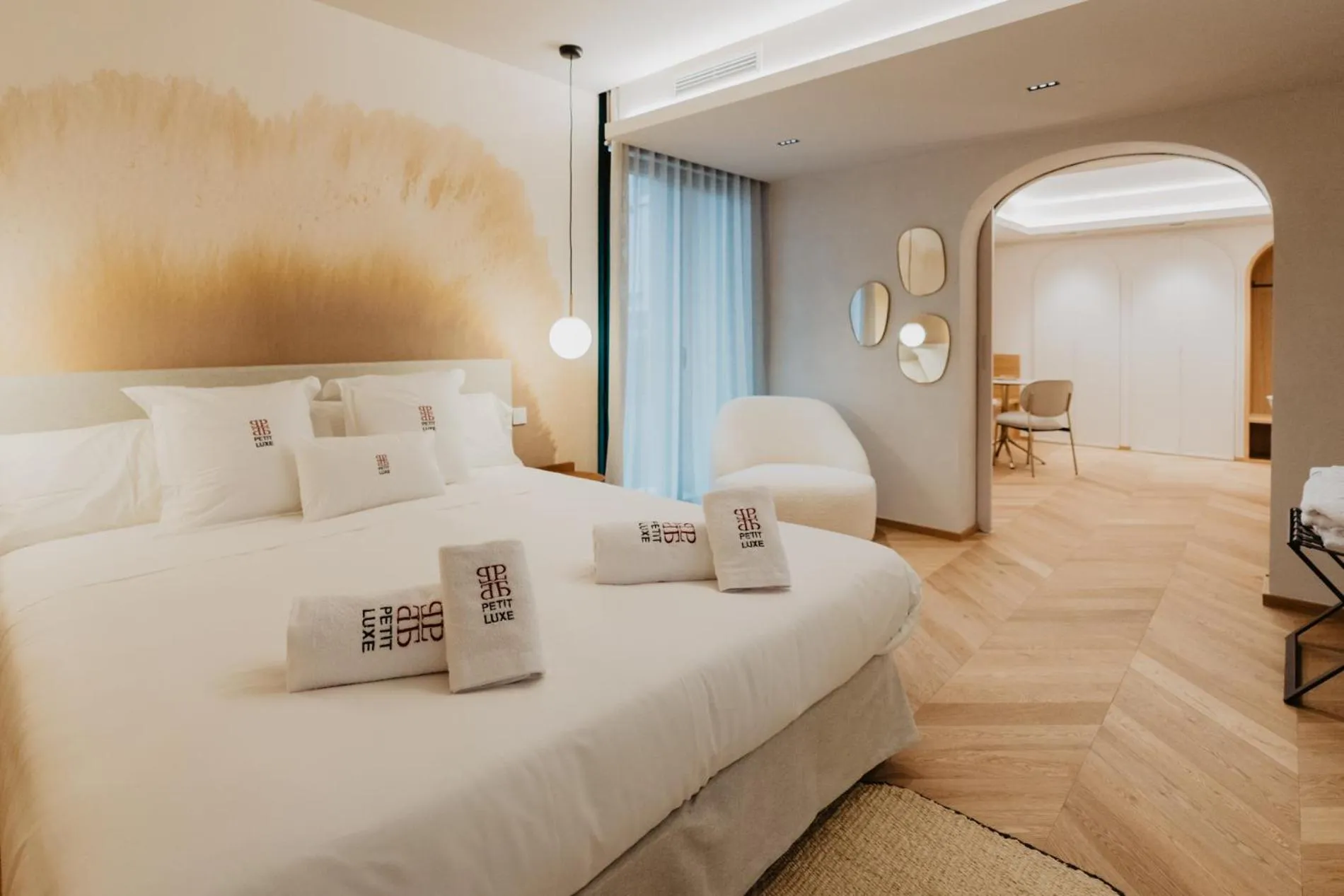 Photo of the whole room, Bed in Hotel Petit Luxe