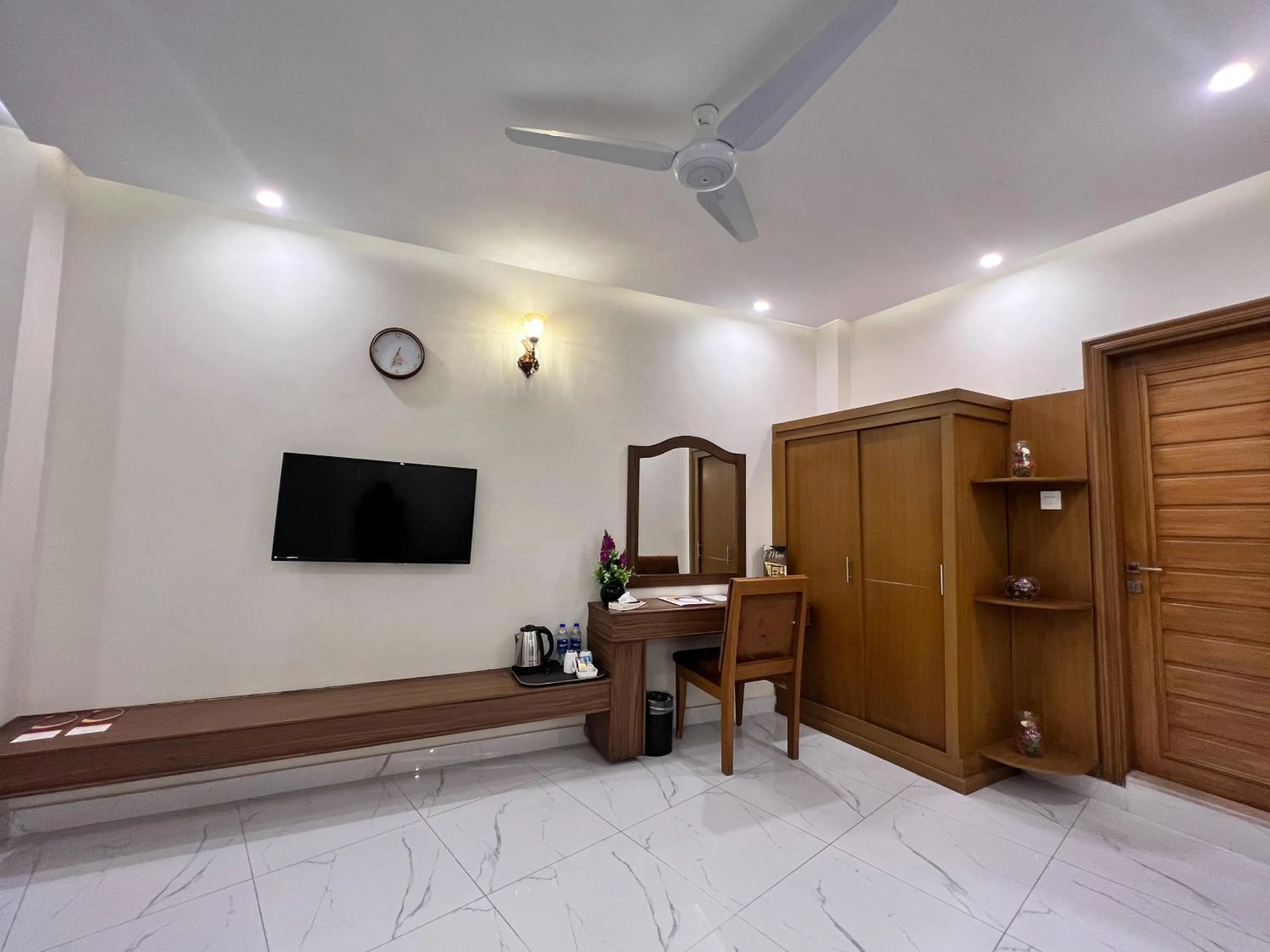 wardrobe in Hotel One Swat