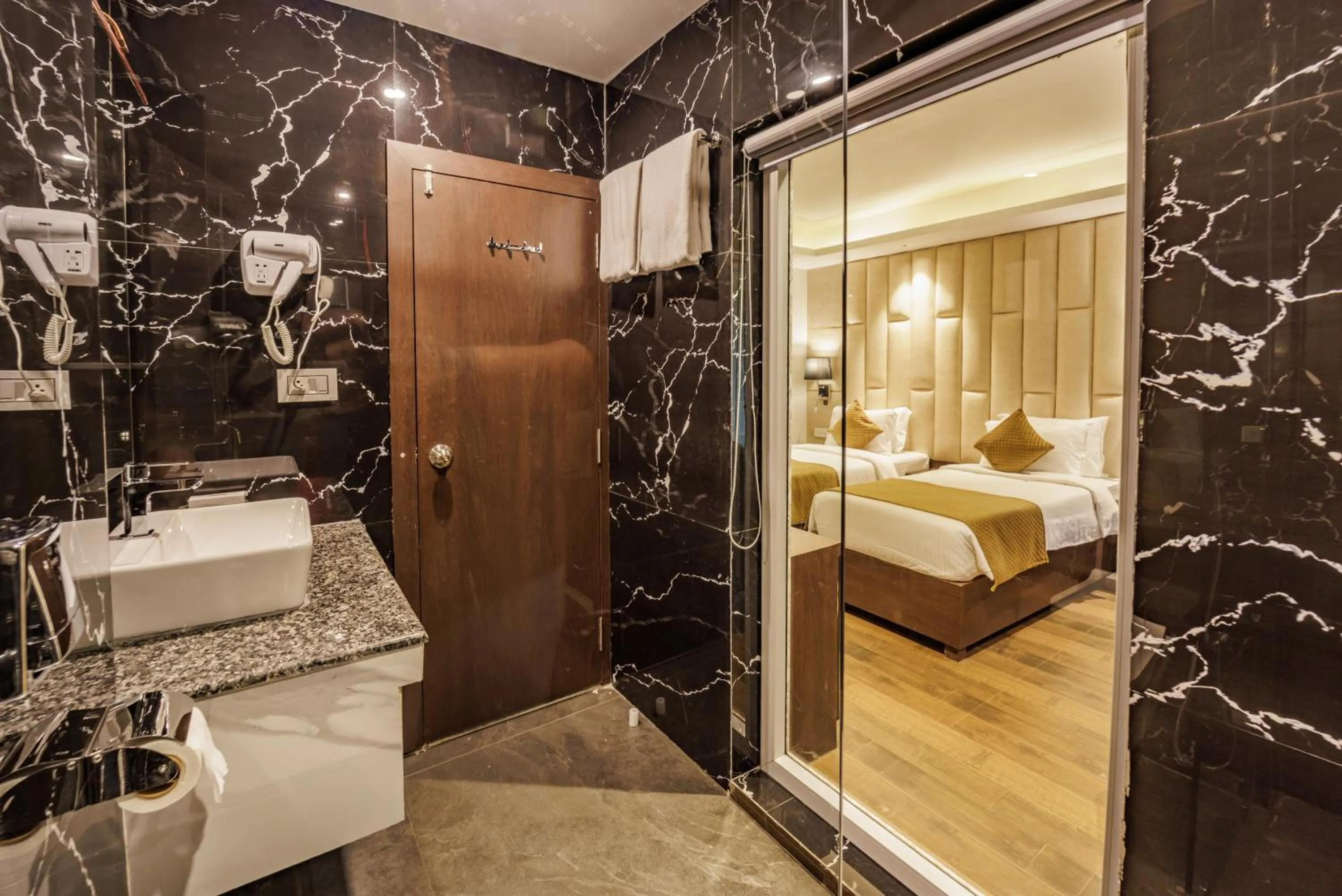 Bathroom, Bed in Casa De Katson