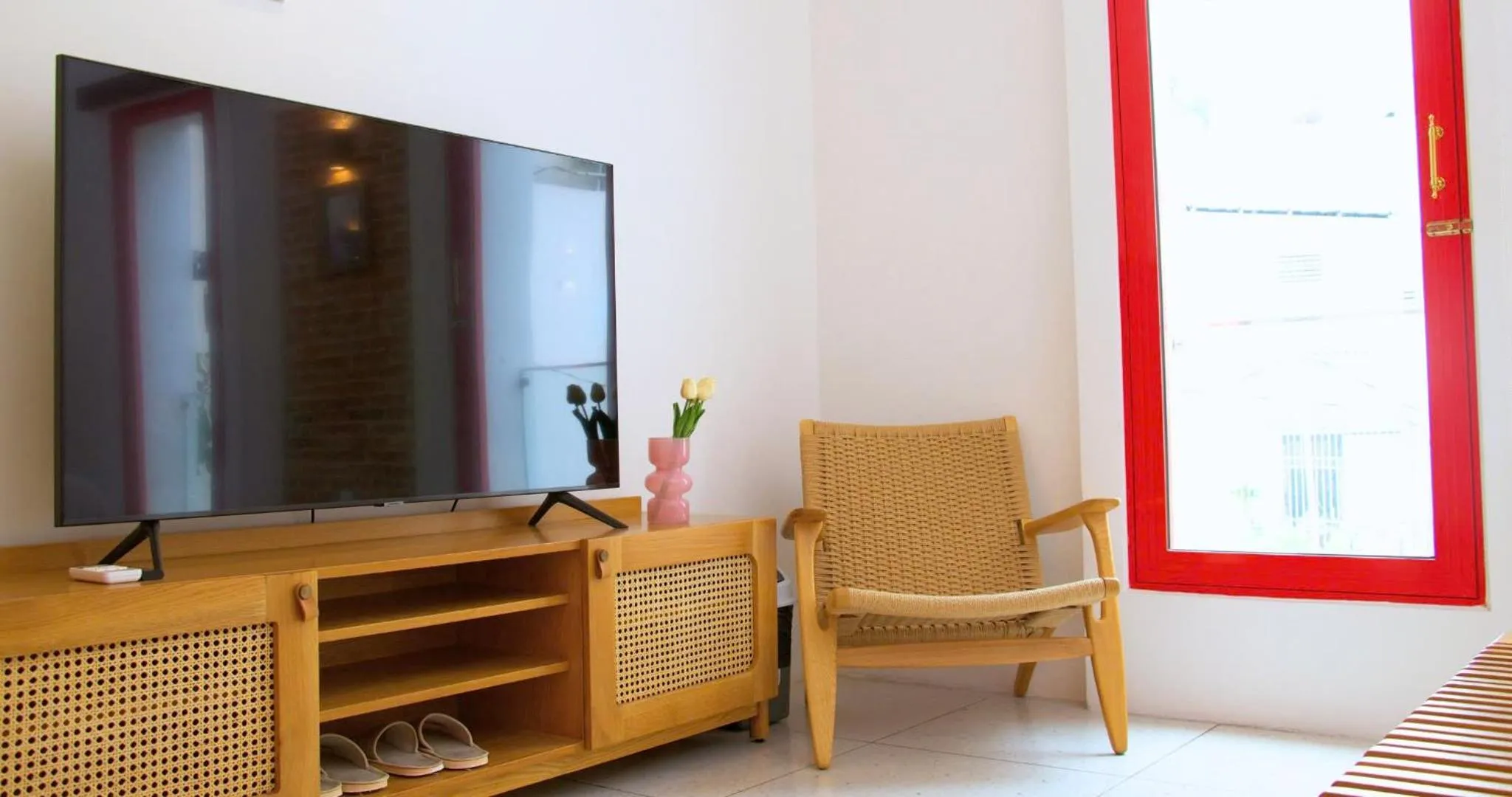 Entertainment in Leiden Homestay&Cafe'