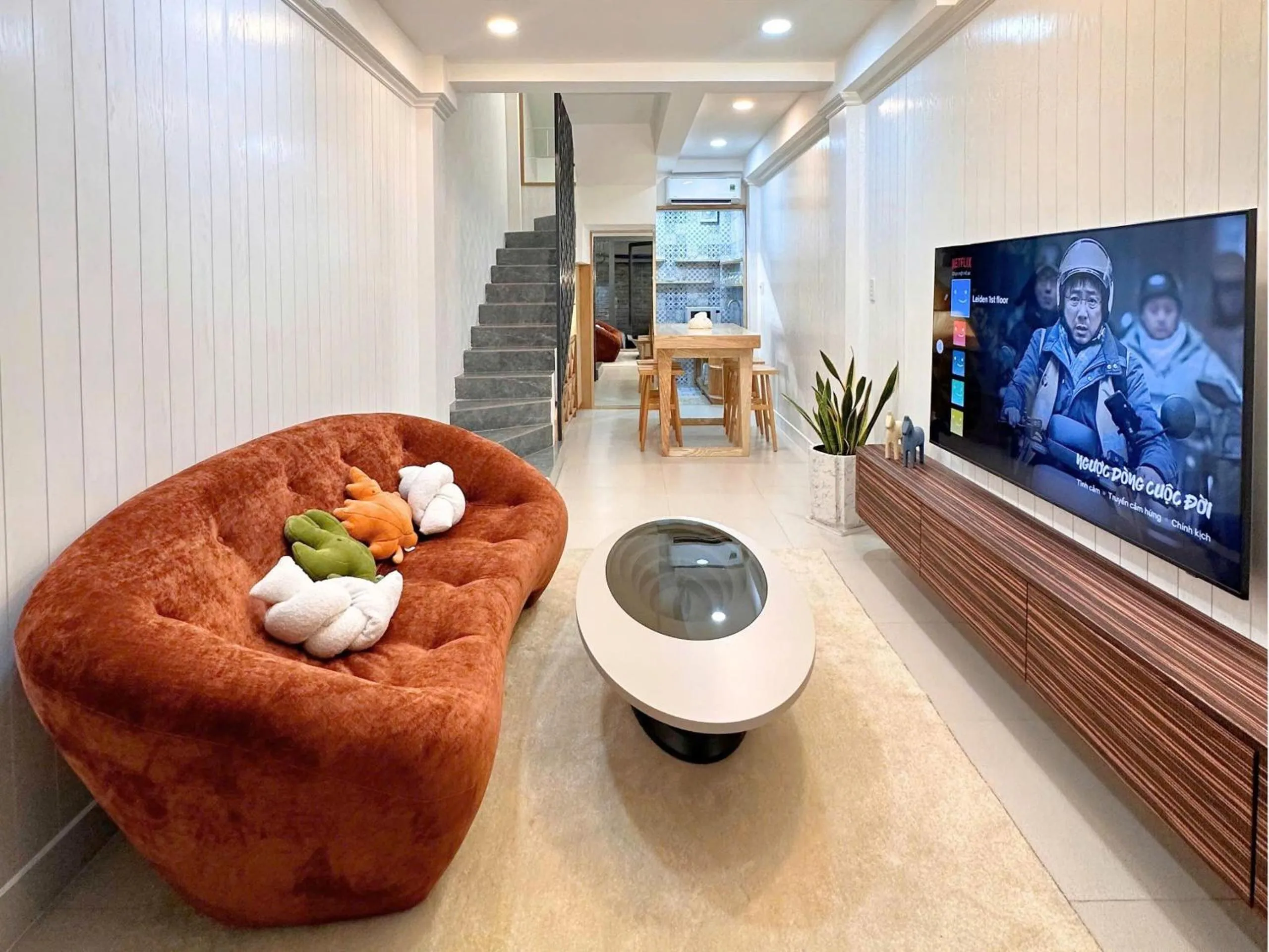 Communal lounge/ TV room in Leiden Homestay&Cafe'